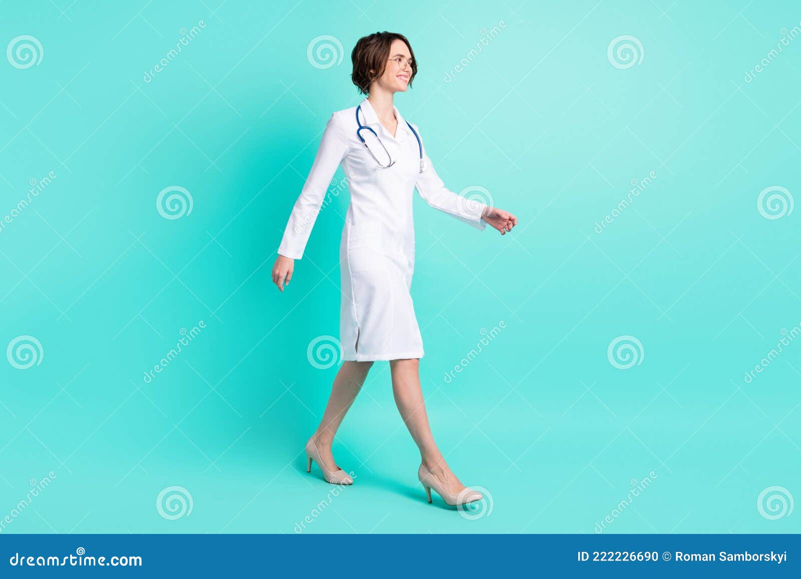 perfil As fotos do médico funcionários dentro branco uniformes