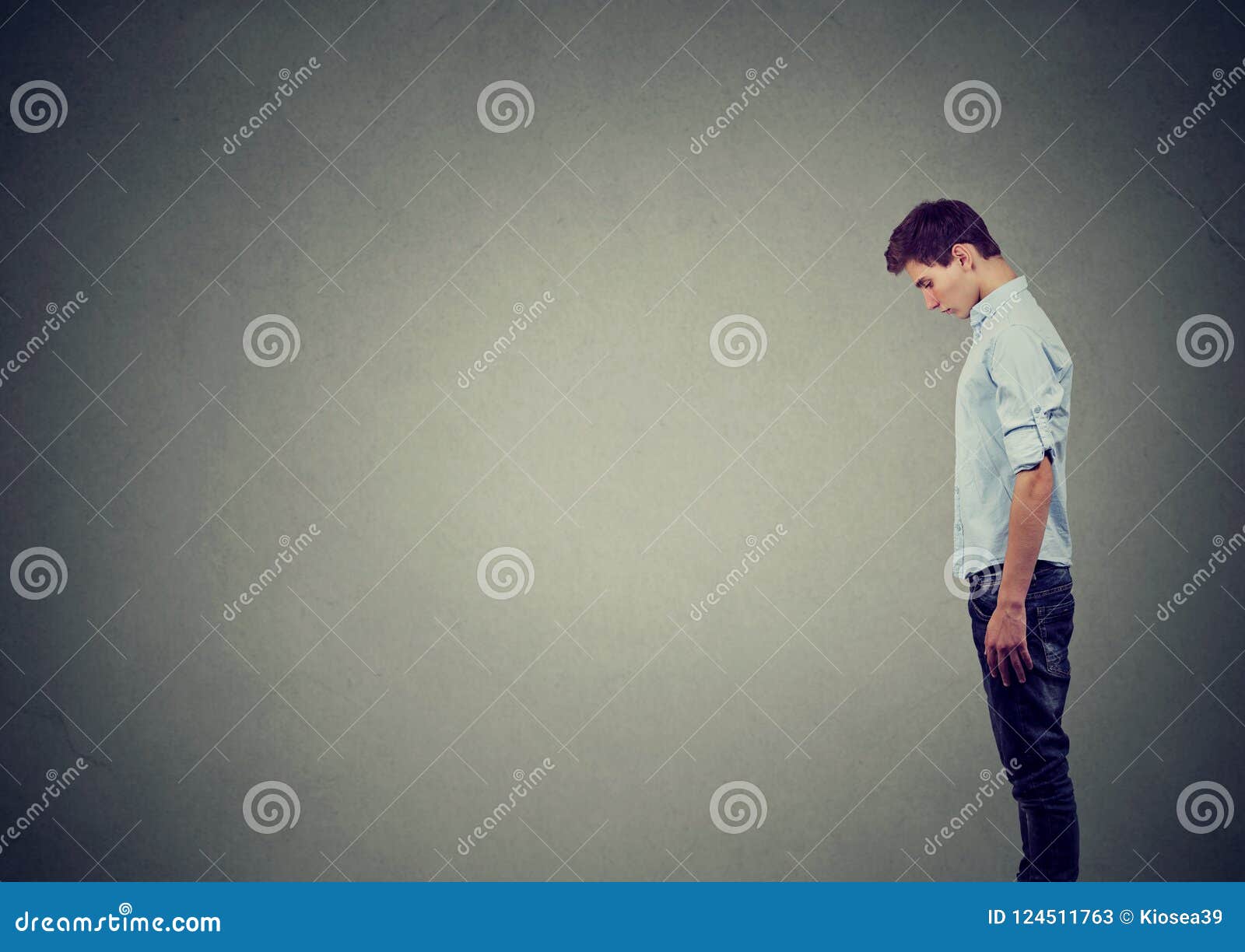 Perfil de um homem triste rosto crestfallen em preto fotos, imagens de ©  AntonioGuillemF #60545285