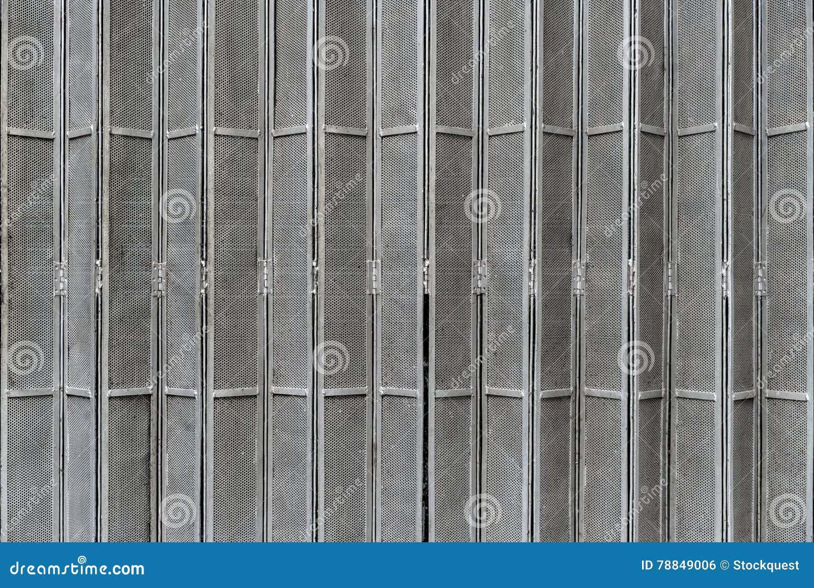 collapsible metal gate