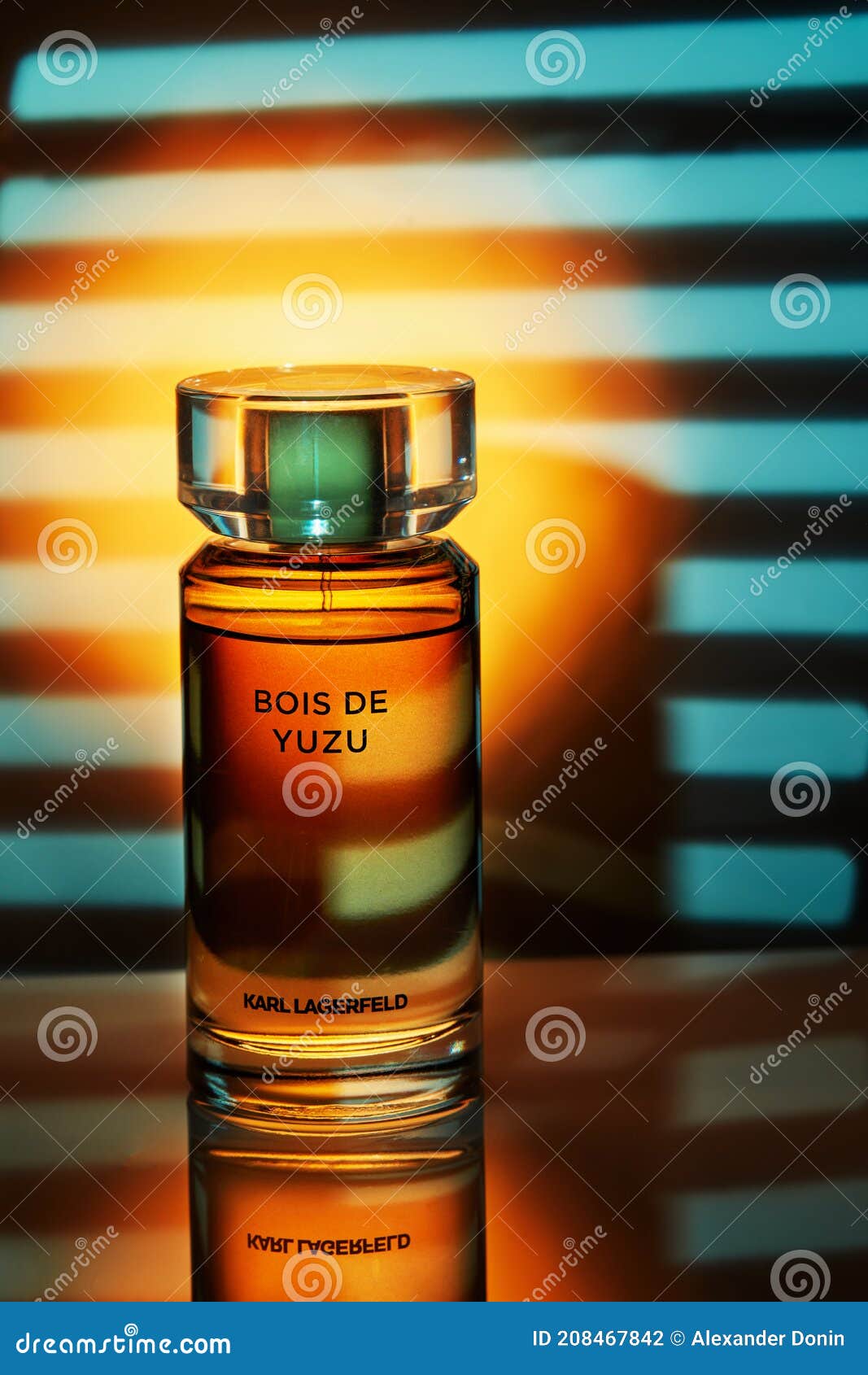 Chanel Perfume Jars of Different Styles Editorial Stock Photo - Image of  display, respiro: 118279558