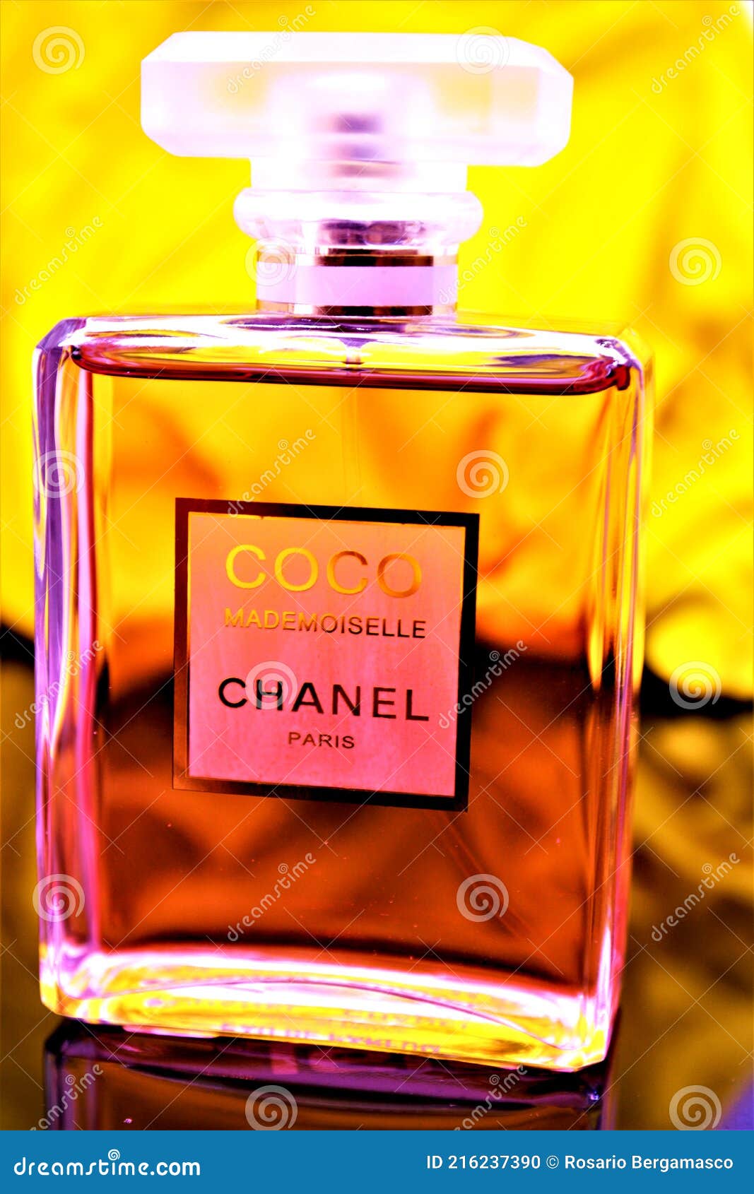Perfume Coco Chanel Elegante Para Mujer Moda Aroma Imagen editorial -  Imagen de alimento, verde: 216237390