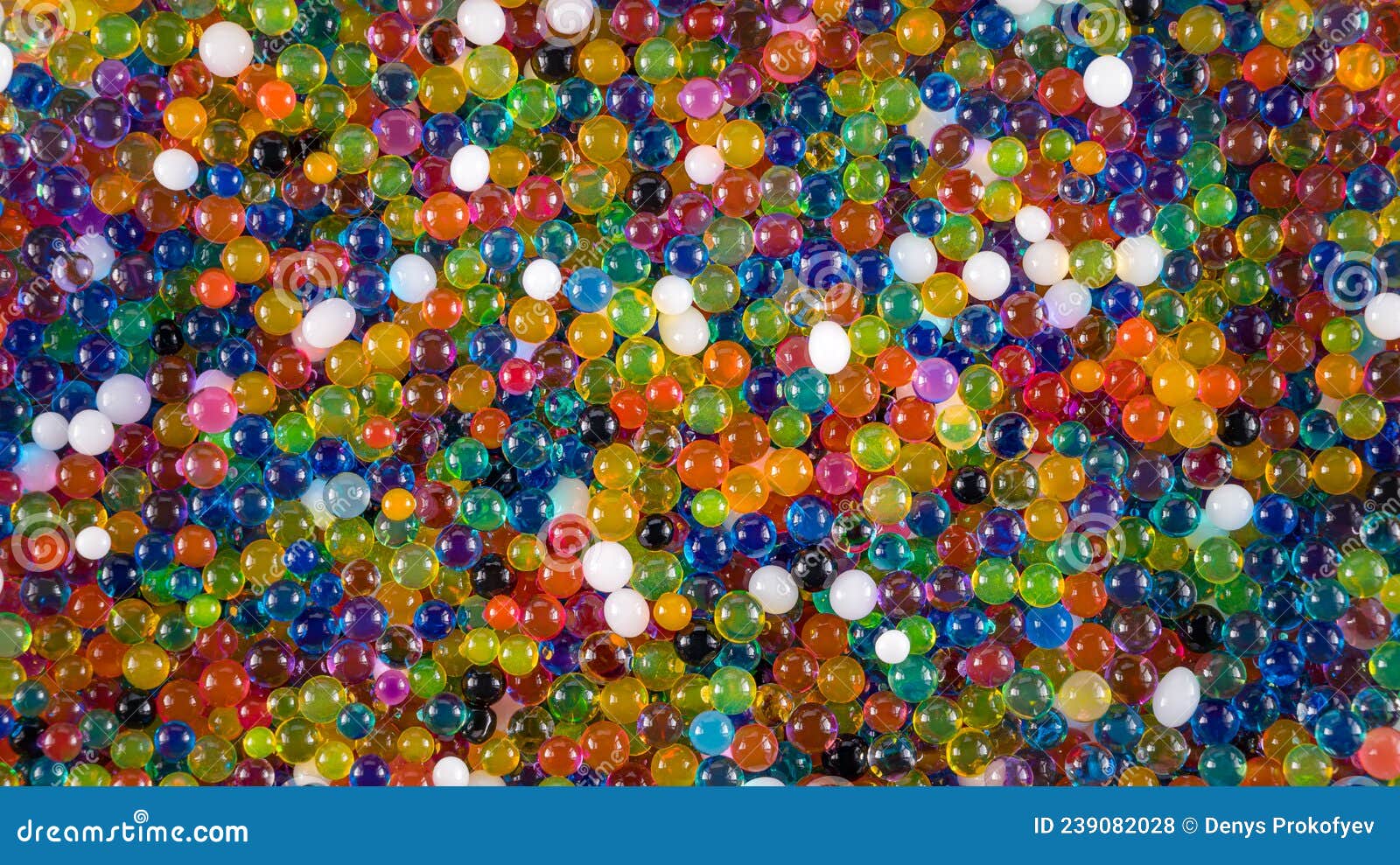 Perles d'eau colorées photo stock. Image du heureux - 239082028