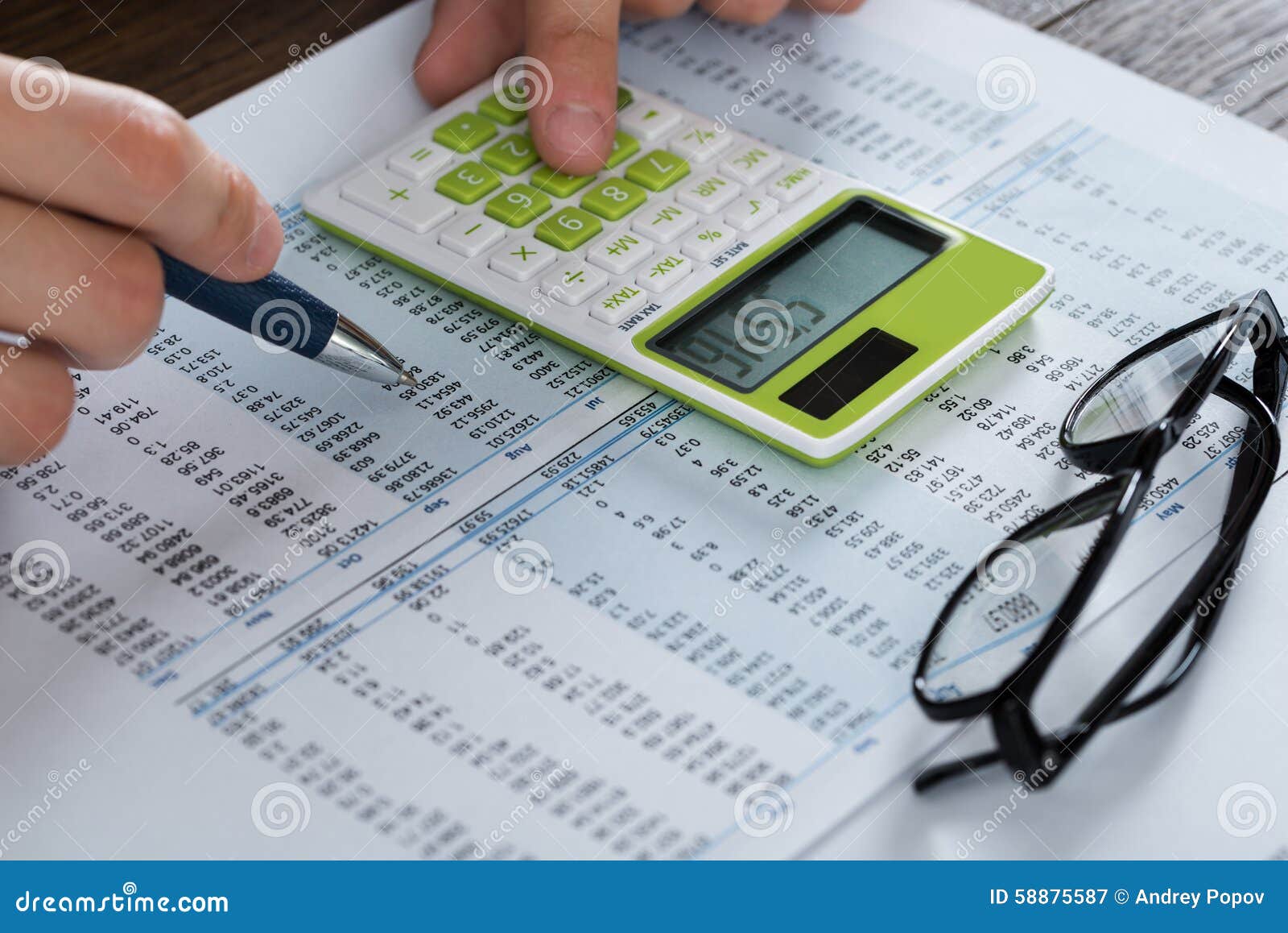 Person Hands Analyzing Accounting Document Stock Afbeelding Image of