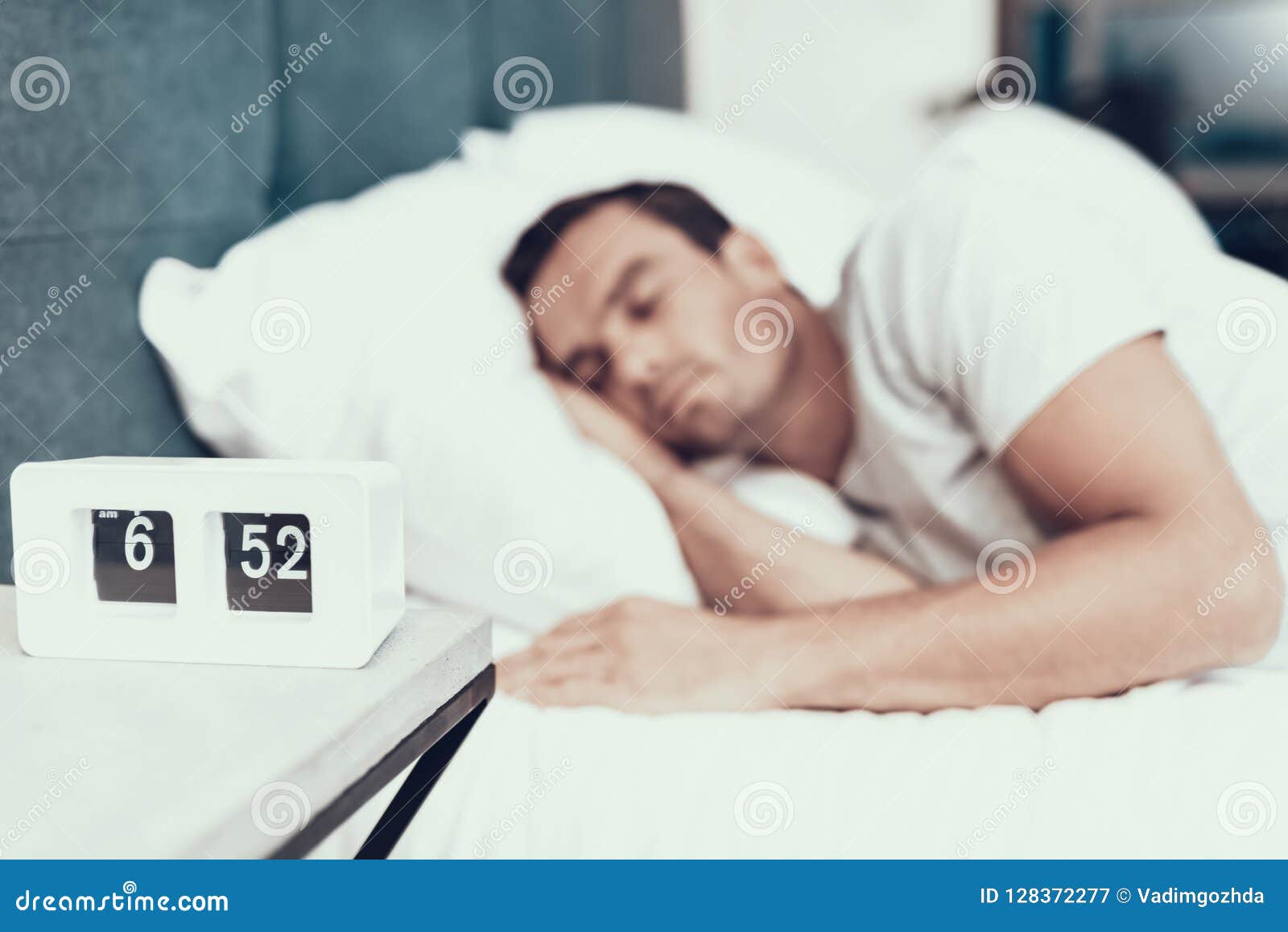 Sleep near. Спящий человек с рукой под головой. Сигнализация возле кровати. Люди спят около тумбочки. Счастливые люди спят в капсулах.