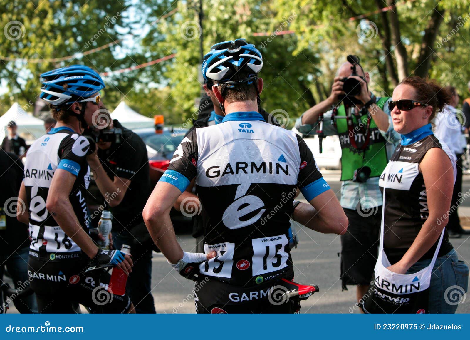 Personas De Garmin Cervelo Con Soigneur Imagen editorial - Imagen de  ciclismo, jersey: 23220975