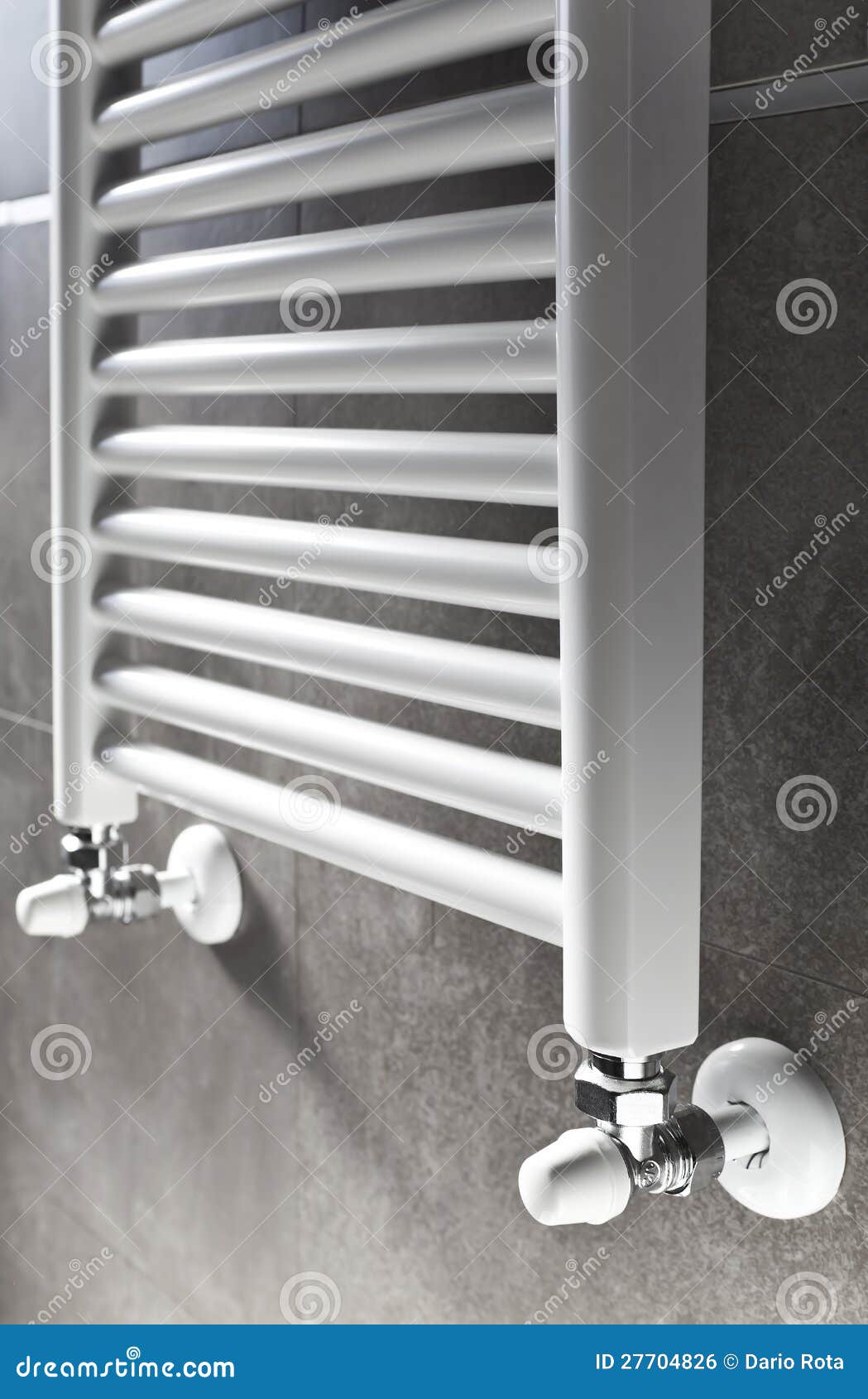Perspectiva Del Calentador Del Cuarto De Baño Foto de archivo - Imagen