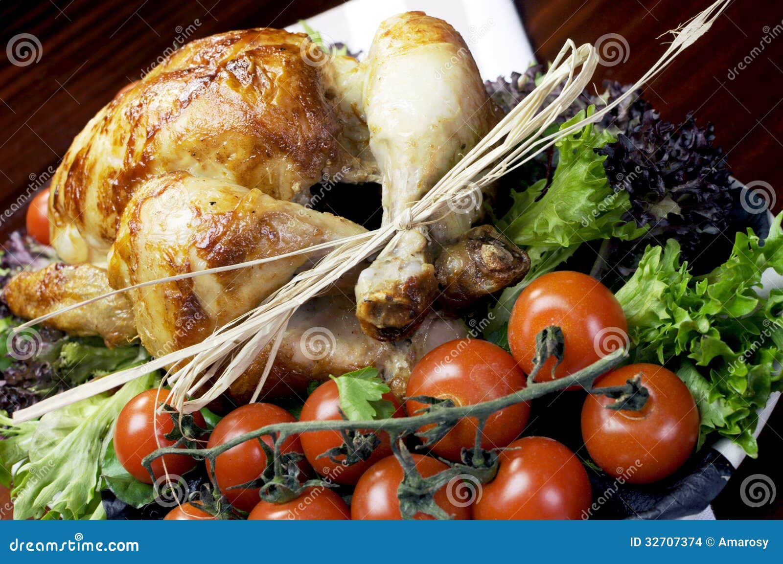 Peru Do Frango Assado Do Natal Ou Da Ação De Graças - Tiro Ascendente Próximo Do ângulo. Foto de Stock - Imagem de assado, ajuste: 32707374 Peru Do Frango Assado Do Natal Ou Da Ação De Graças - Tiro Ascendente Próximo Do ângulo. Foto de Stock - Imagem de assado, ajuste: 32707374