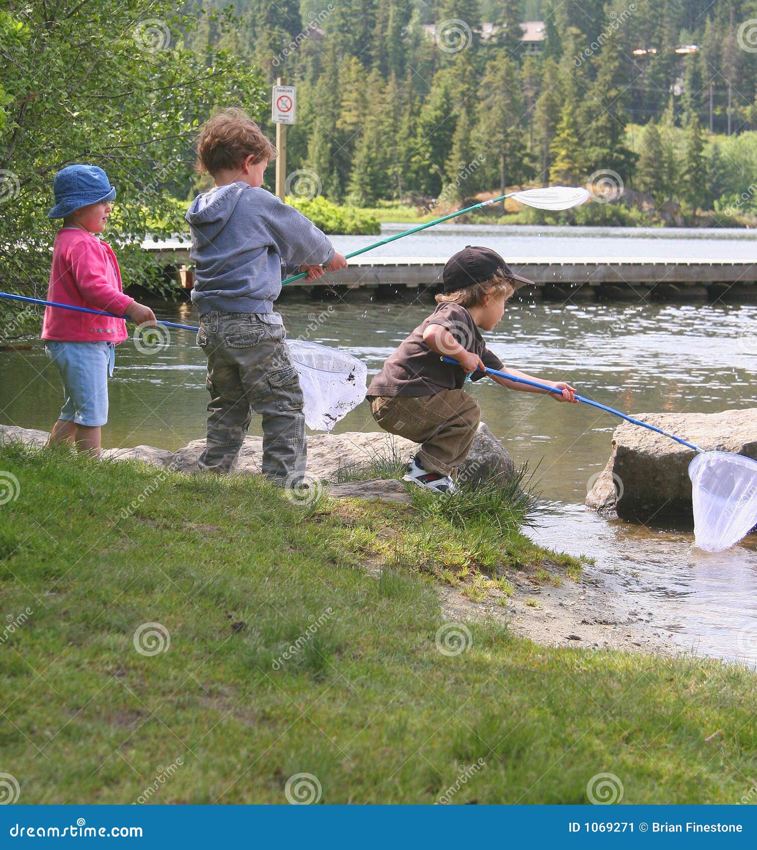 Rete Da Pesca Per La Cattura Di Pesci E Farfalle Isolata Su Sfondo Bianco Schizzo - Foto 7