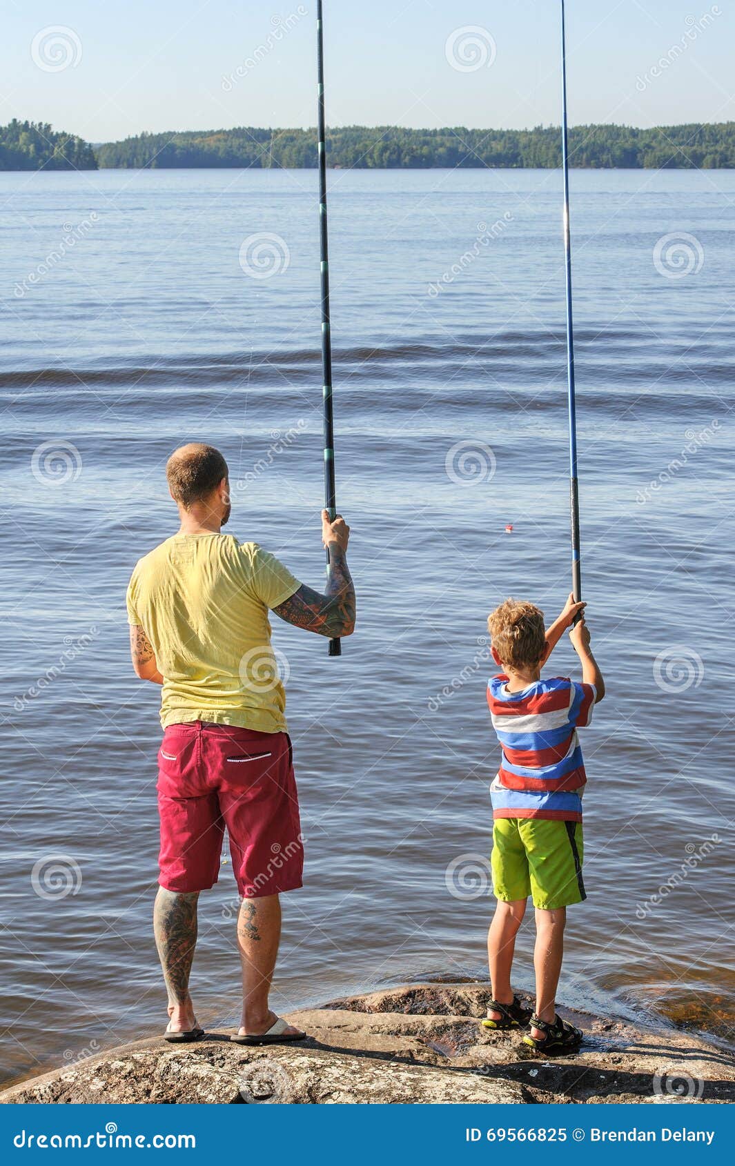 Pesca del padre y del hijo imagen de archivo. Imagen de pesca - 69566825