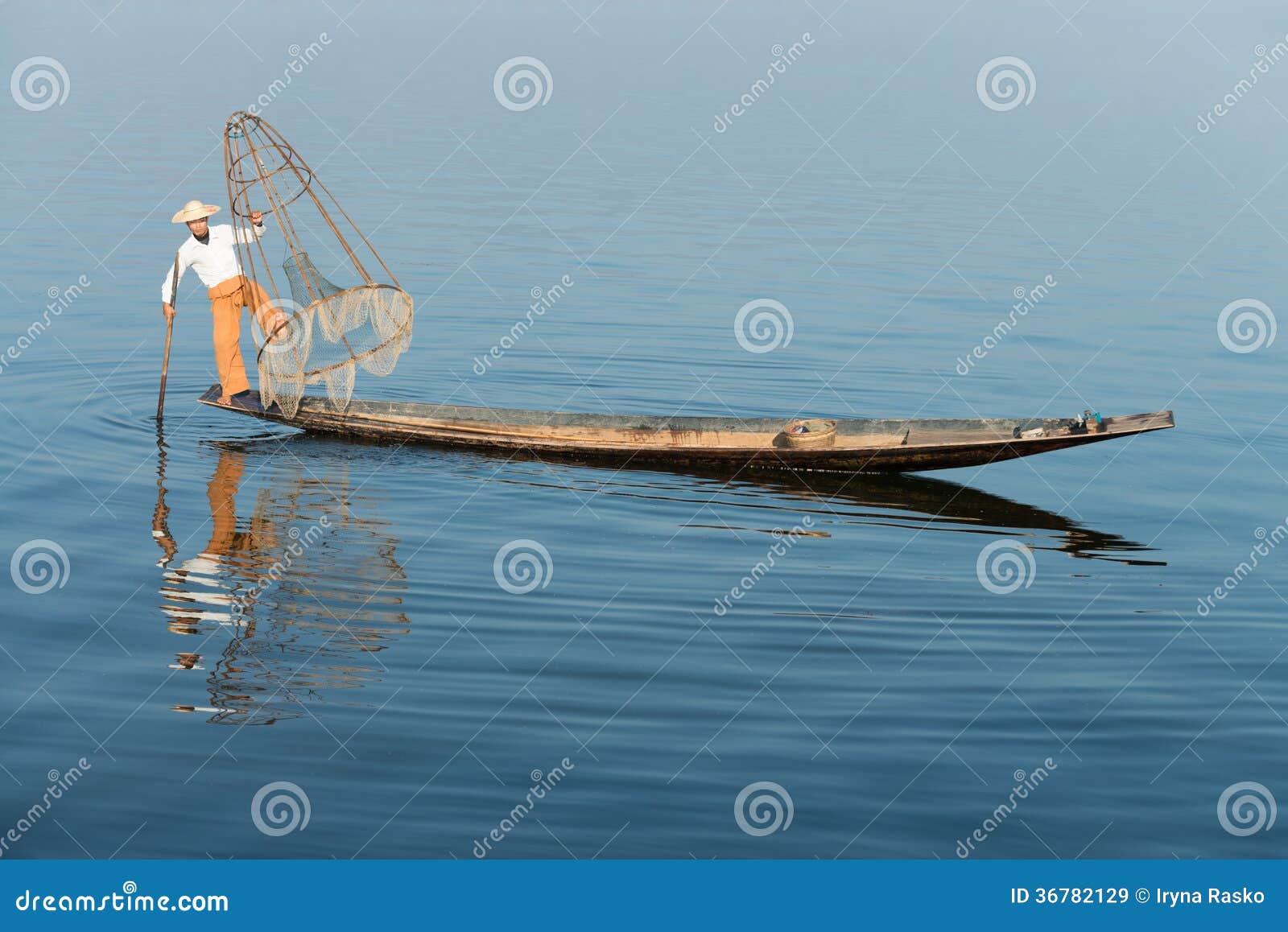 Pesca Tradicional Por La Red En Birmania Imagen de archivo