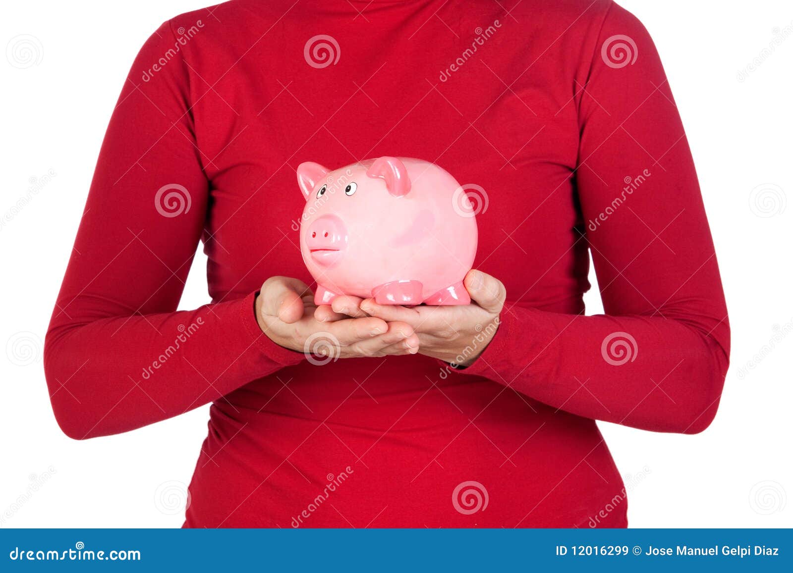 Pessoa no vermelho com um banco piggy nas mãos isoladas no branco