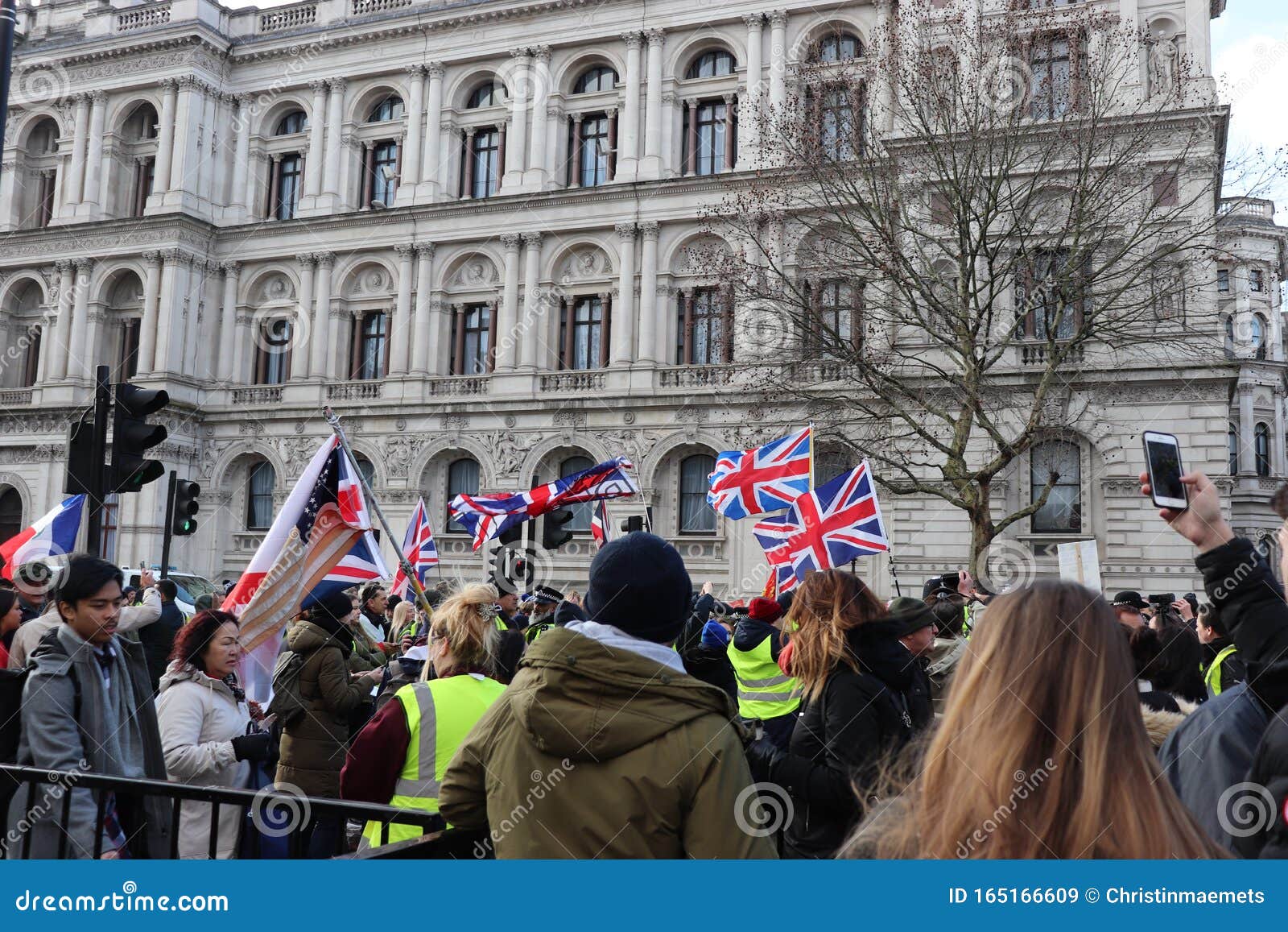 Homem Assustador Com a Bandeira Britânica Pintada Na Cara Foto de Stock -  Imagem de bandeira, britânico: 44105612
