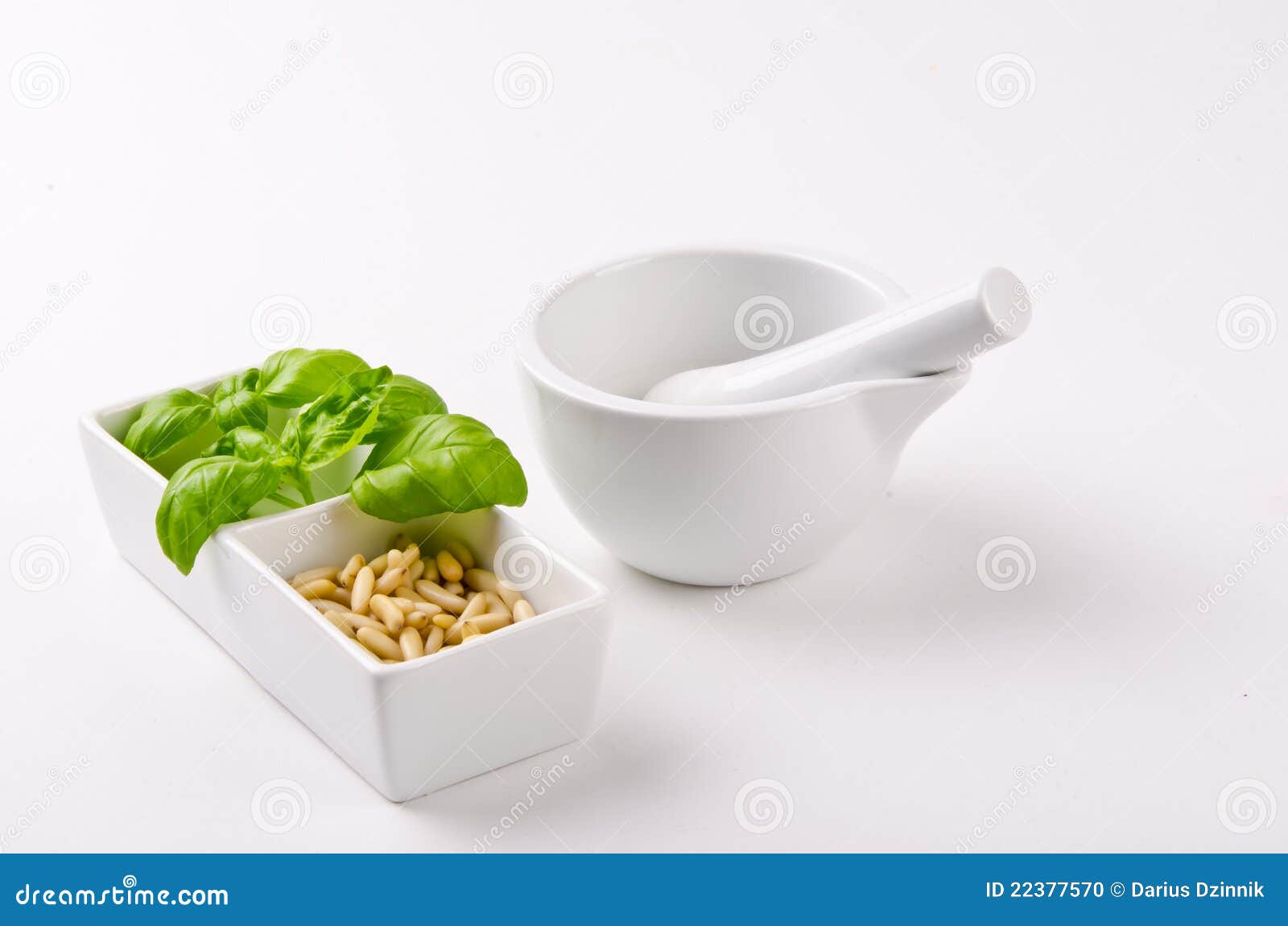 Pesto e mortaio fotografia stock. Immagine di basilico 22377570