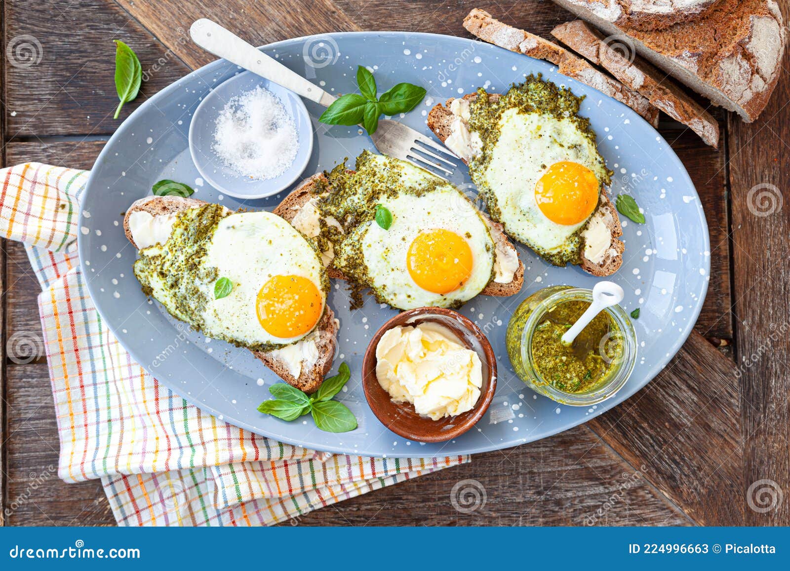 Pesto Eggs, Eggs Fried in Pesto Stock Image Image of yummy, meal
