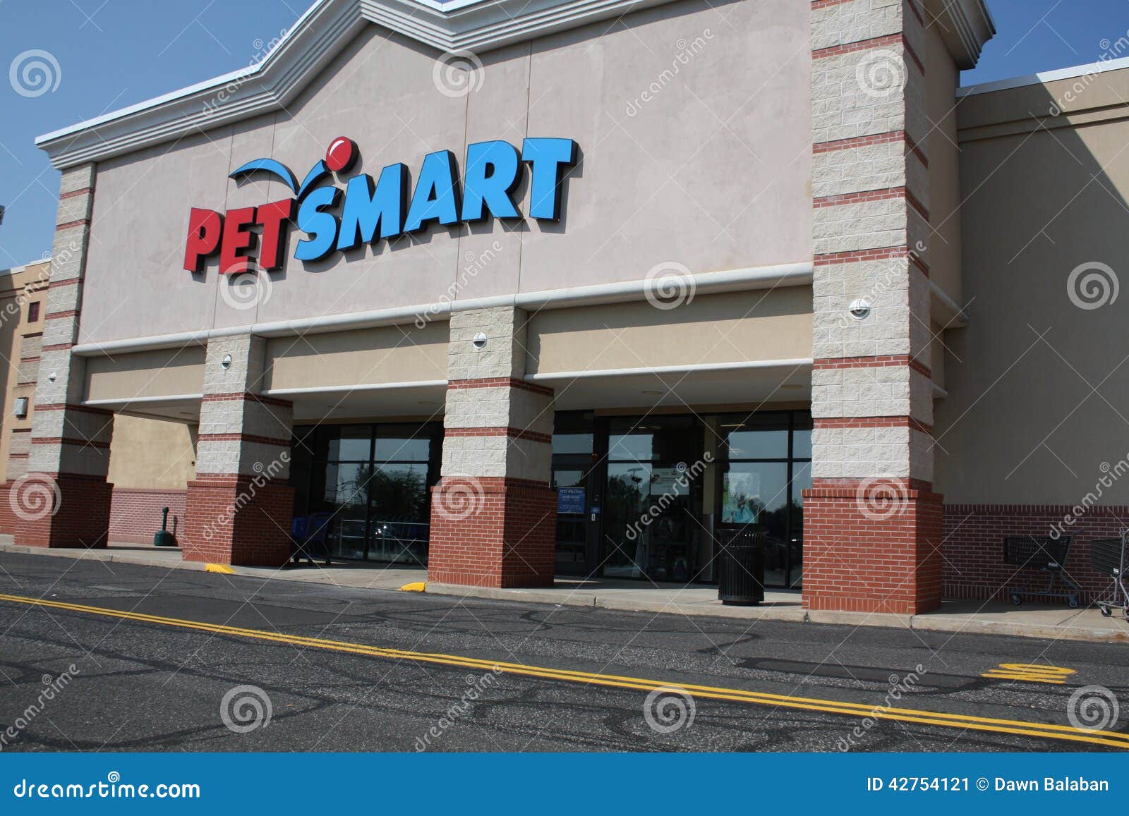 Pet Smart editorial photo. Image of enter, grooming, entry 42754121