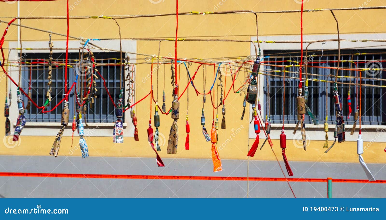 Petardi Della Polvere Nera Dei Fuochi D'artificio Dalla Spagna Immagine  Stock - Immagine di festa, colorato: 19400473