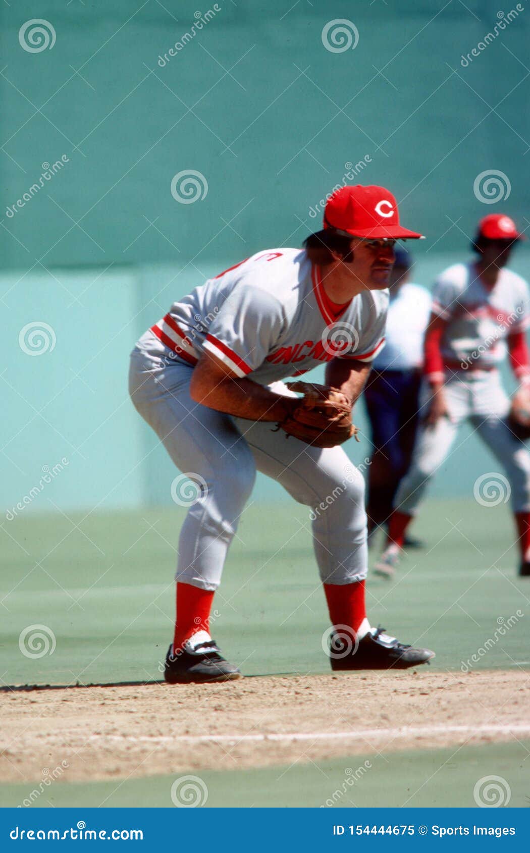 1985 PETE ROSE Cincinnati Reds BASEBALL ACTION Glossy Photo 8x10 PICTURE WOW!! 