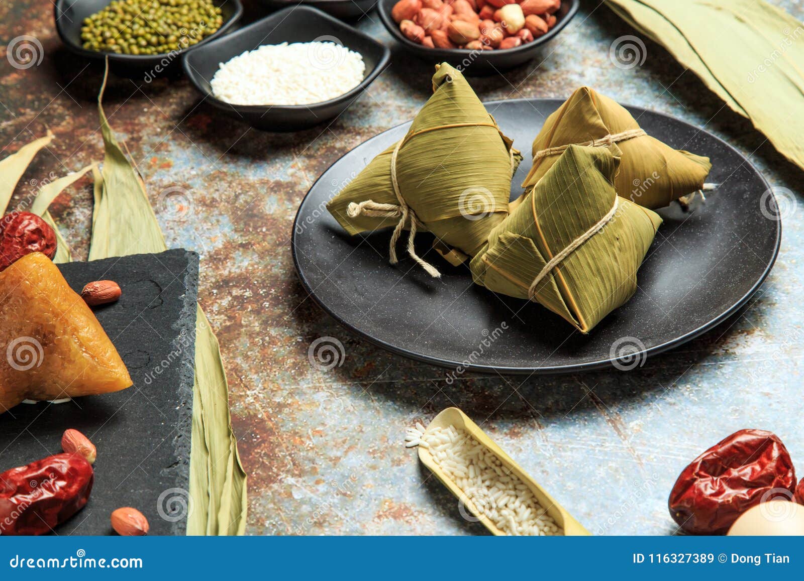 Petiscos do chinês tradicional - zongzi. Alimento do special de Dragon Boat Festival do chinês