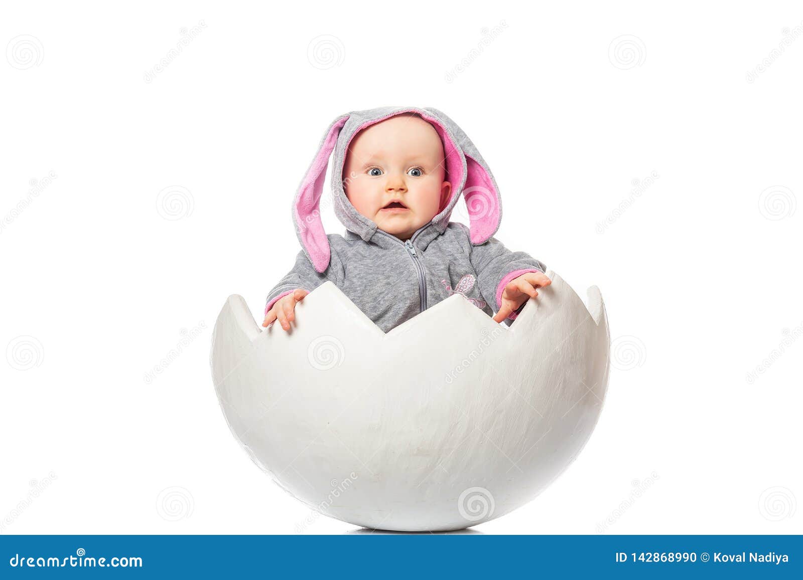 Petit Bebe Mignon Avec Le Costume De Lapin En Oeuf De Paques Sur Le Fond Blanc Une Surprise Plus Aimable Photo Stock Image Du Enfant Nature Petit Bebe Mignon Avec Le Costume De Lapin En Oeuf De Paques Sur Le Fond Blanc Une Surprise Plus Aimable Photo Stock Image Du Enfant Nature
