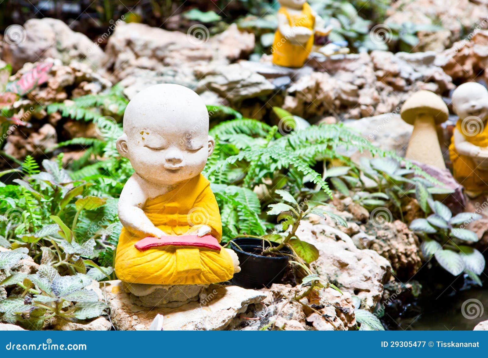 Petit Bouddha image stock. Image du image, asie, jardin - 29305477