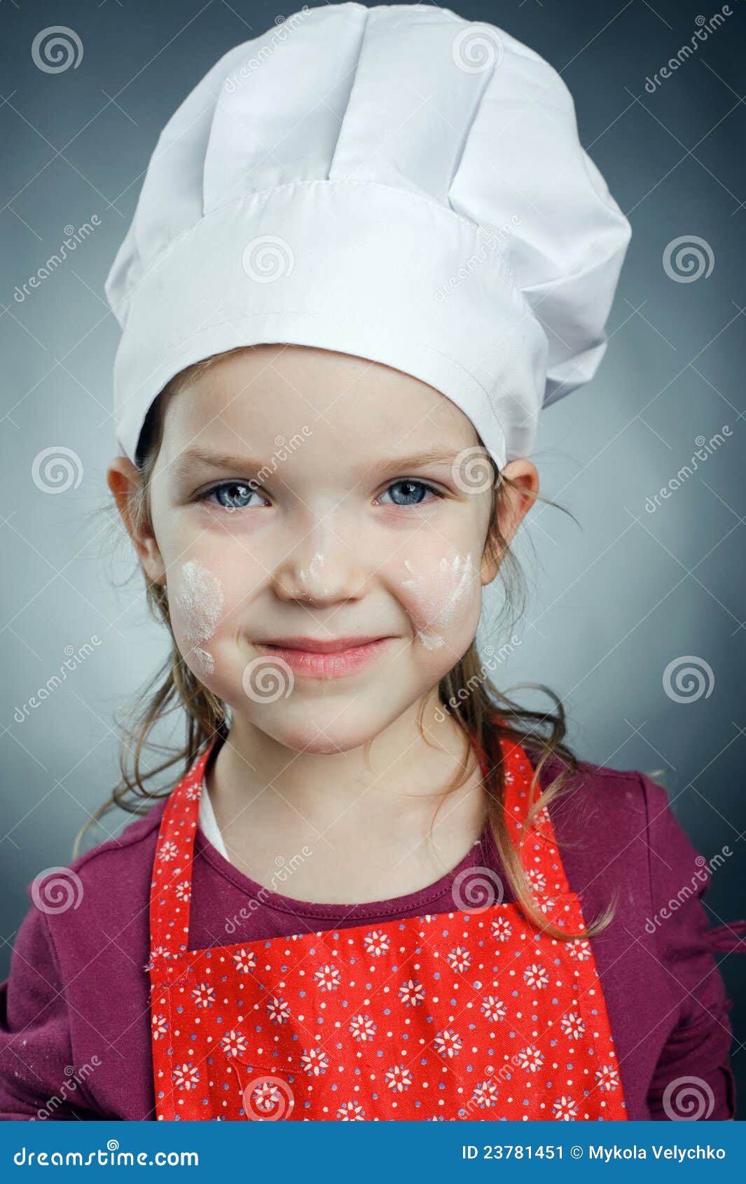Petit chef image stock. Image du cuisine, femelle, mode 23781451