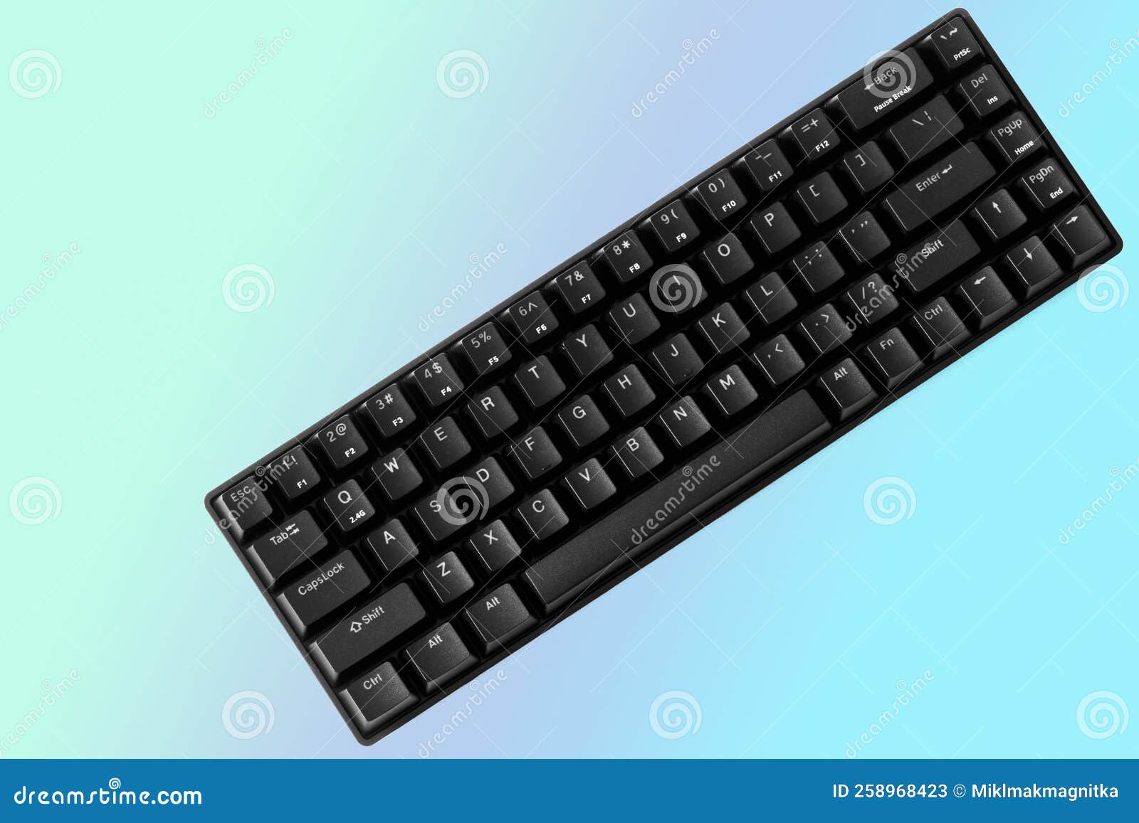 Petit Clavier D'ordinateur De Jeu Noir Compact Sur Fond Bleu