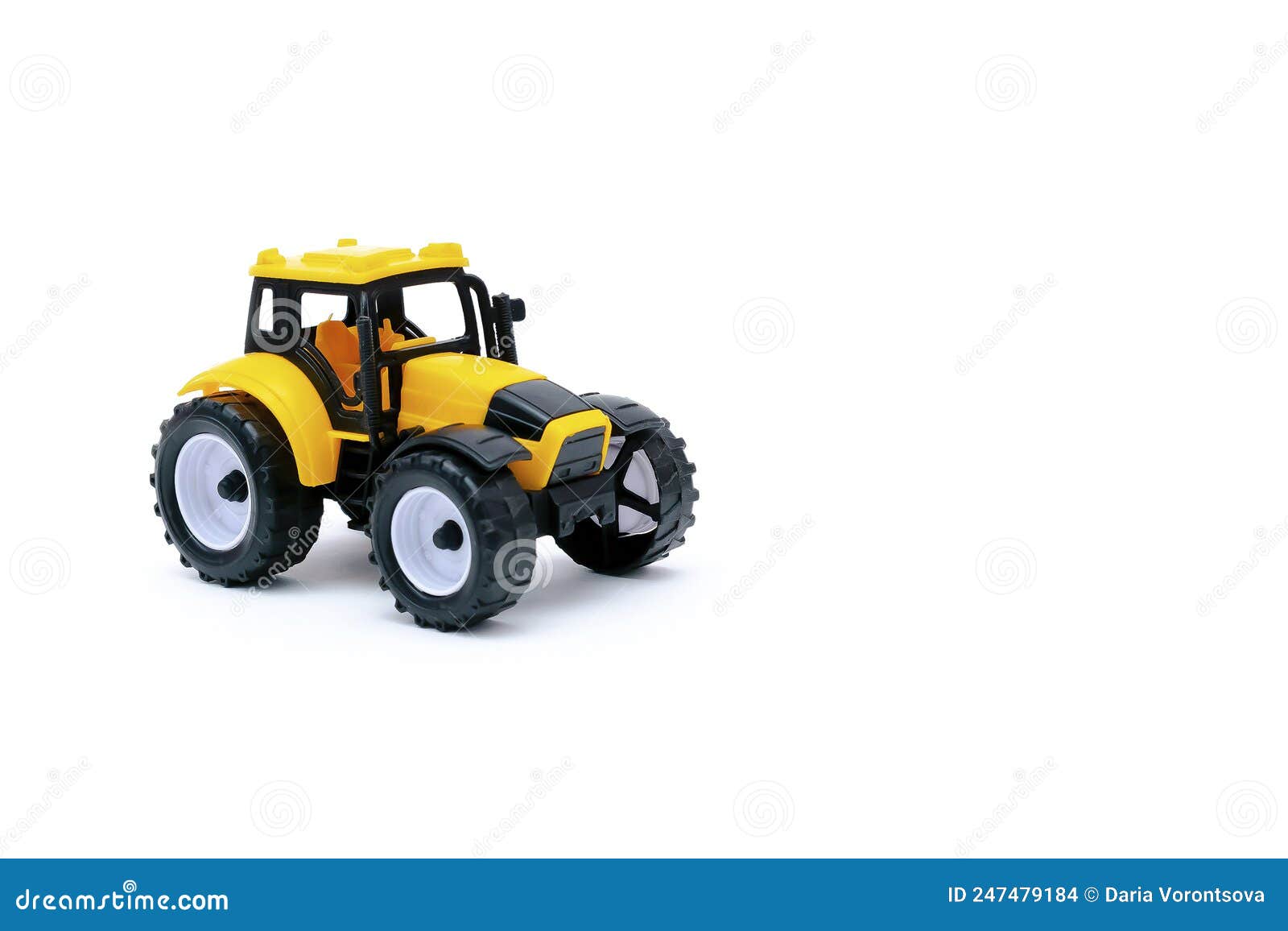 Petit Coloré Mini Jaune Tracteur Camion Camion Camion Voiture Jouet Isolé  Sur Fond Blanc Moquette Avec Espace De Copie Jouets Pour Photo stock -  Image du camion, développement: 247479184