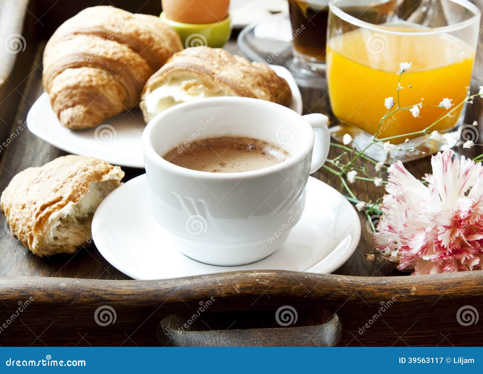 Petit Dejeuner Francais Avec Du Cafe La Fleur Et Les Croissants Image Stock Image Du Pain Boulangerie Petit Dejeuner Francais Avec Du Cafe La Fleur Et Les Croissants Image Stock Image Du Pain Boulangerie