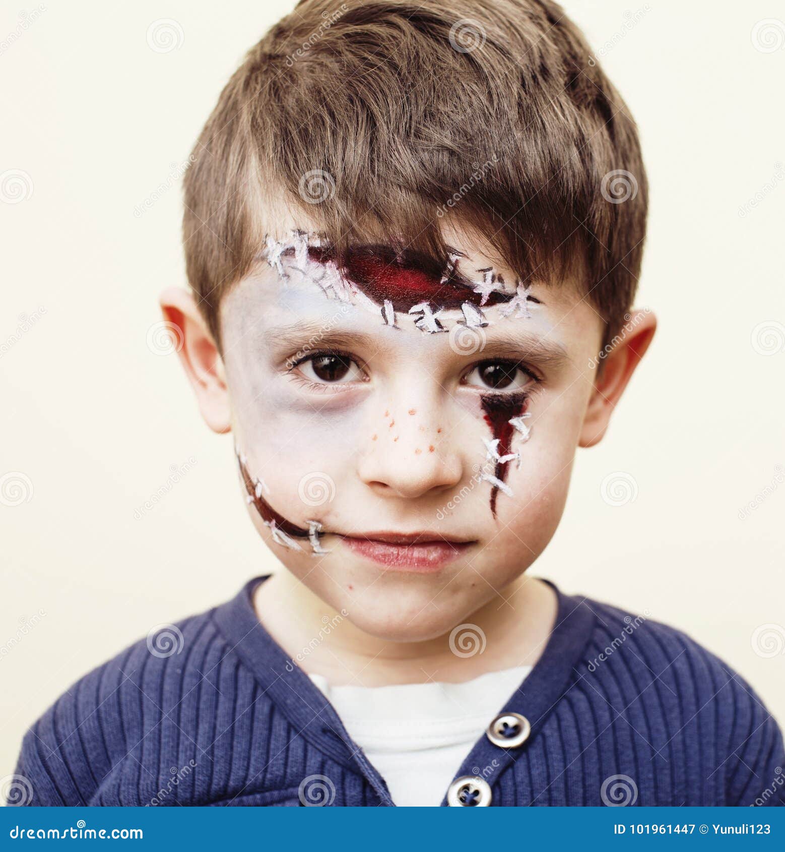Petit Enfant Mignon Faisant Le Facepaint Sur La Fete D Anniversaire Zombi Apo Image Stock Image Du Enfant Anniversaire Petit Enfant Mignon Faisant Le Facepaint Sur La Fete D Anniversaire Zombi Apo Image Stock Image Du Enfant Anniversaire