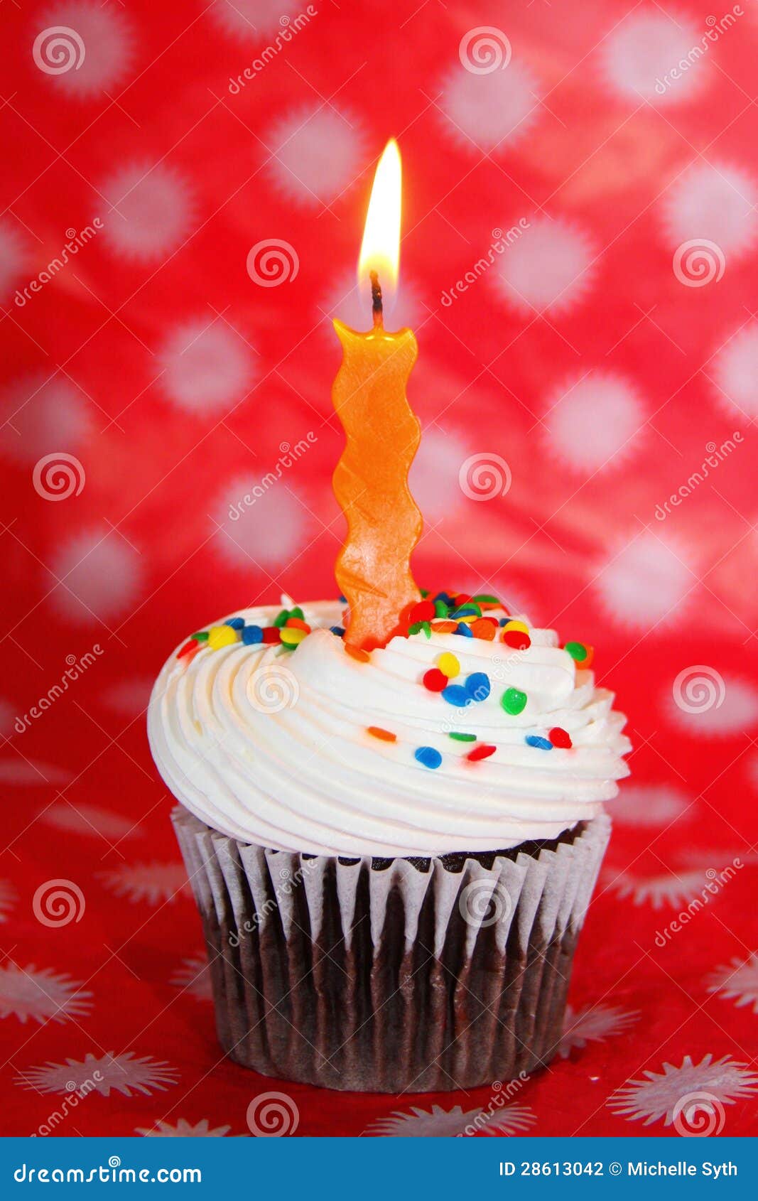 Petit Gateau De Chocolat Avec La Bougie Ondulee Orange Photo Stock Image Du Avec Orange Petit Gateau De Chocolat Avec La Bougie Ondulee Orange Photo Stock Image Du Avec Orange