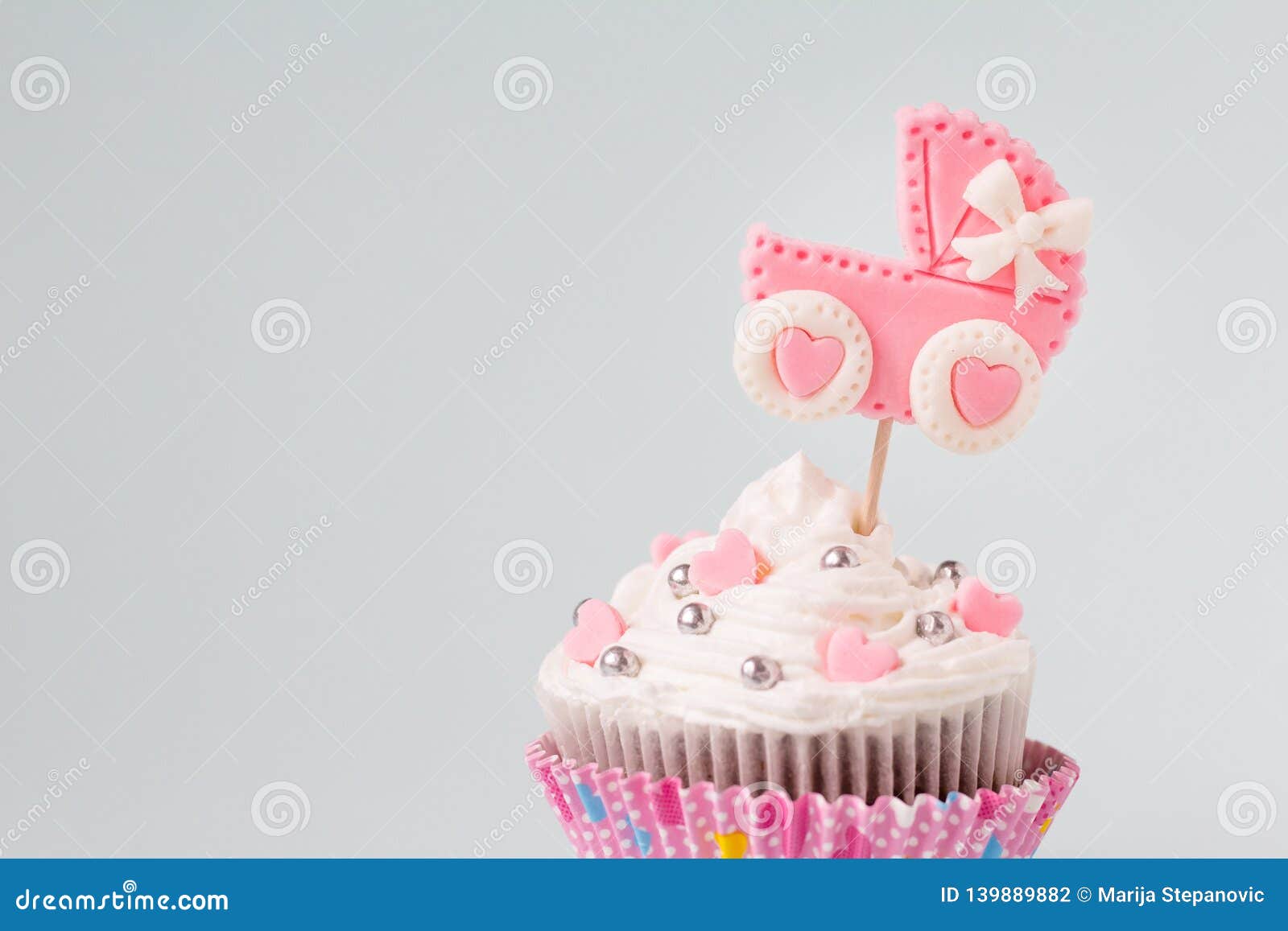 Petit Gateau De Fete De Naissance Pour Une Fille Fin Concept Nouveau Ne D Annonce L Espace Des Textes Photo Stock Image Du Bonheur Decoration 139 Petit Gateau De Fete De Naissance Pour Une Fille Fin Concept Nouveau Ne D Annonce L Espace Des Textes Photo Stock Image Du Bonheur Decoration 139
