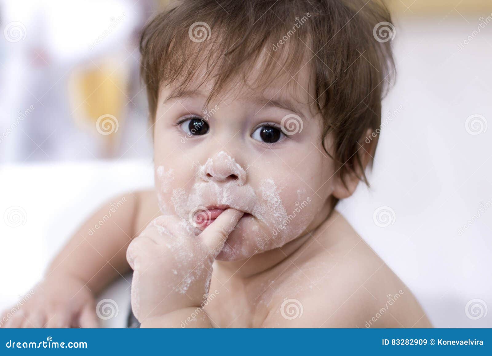 Petit Sale Drole En Farine Aidant Sa Maman Dans La Cuisine Que Pour Prendre Un Enfant Dans Un Des Jeux Dans La Cuisine Image Stock Image Du Adulte Famille 2909 Petit Sale Drole En Farine Aidant Sa Maman Dans La Cuisine Que Pour Prendre Un Enfant Dans Un Des Jeux Dans La Cuisine Image Stock Image Du Adulte Famille 2909