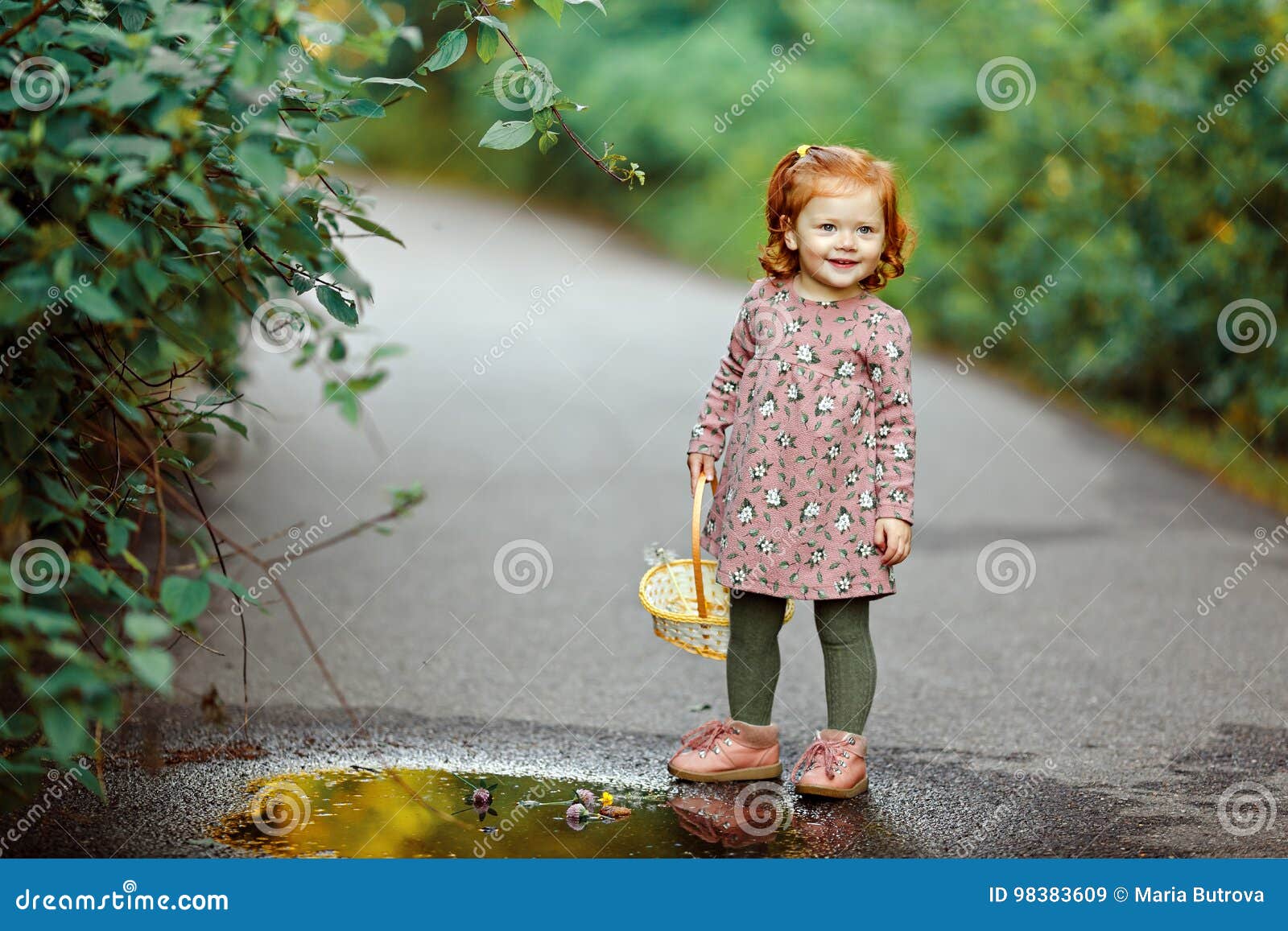 Petite Belle Petite Fille Rousse Souriant Heureusement Dans Le Resume Image Stock Image Du Lifestyle Joie 9609 Petite Belle Petite Fille Rousse Souriant Heureusement Dans Le Resume Image Stock Image Du Lifestyle Joie 9609