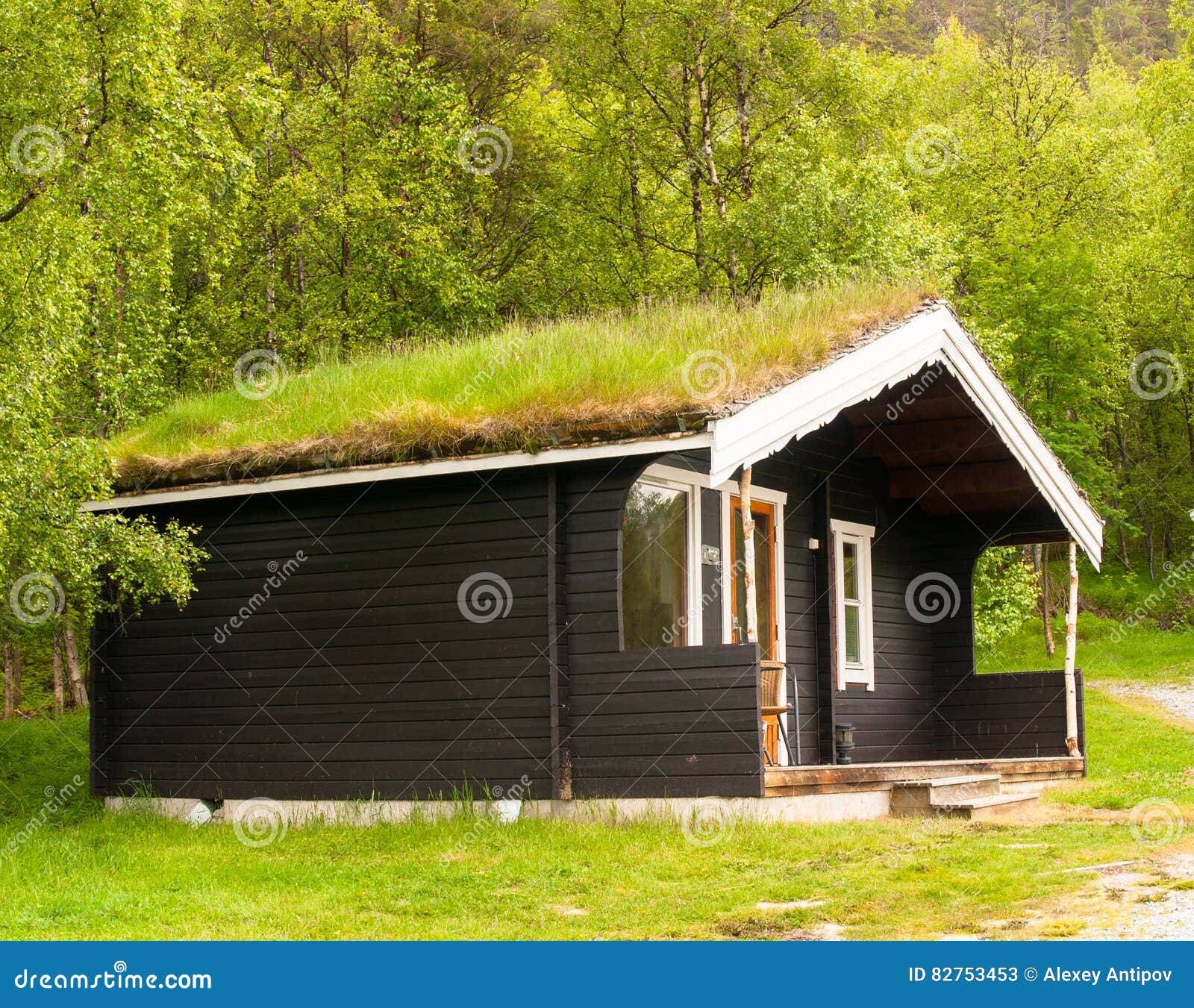 Petite Maison De Campagne En Bois Image stock Image du extérieur