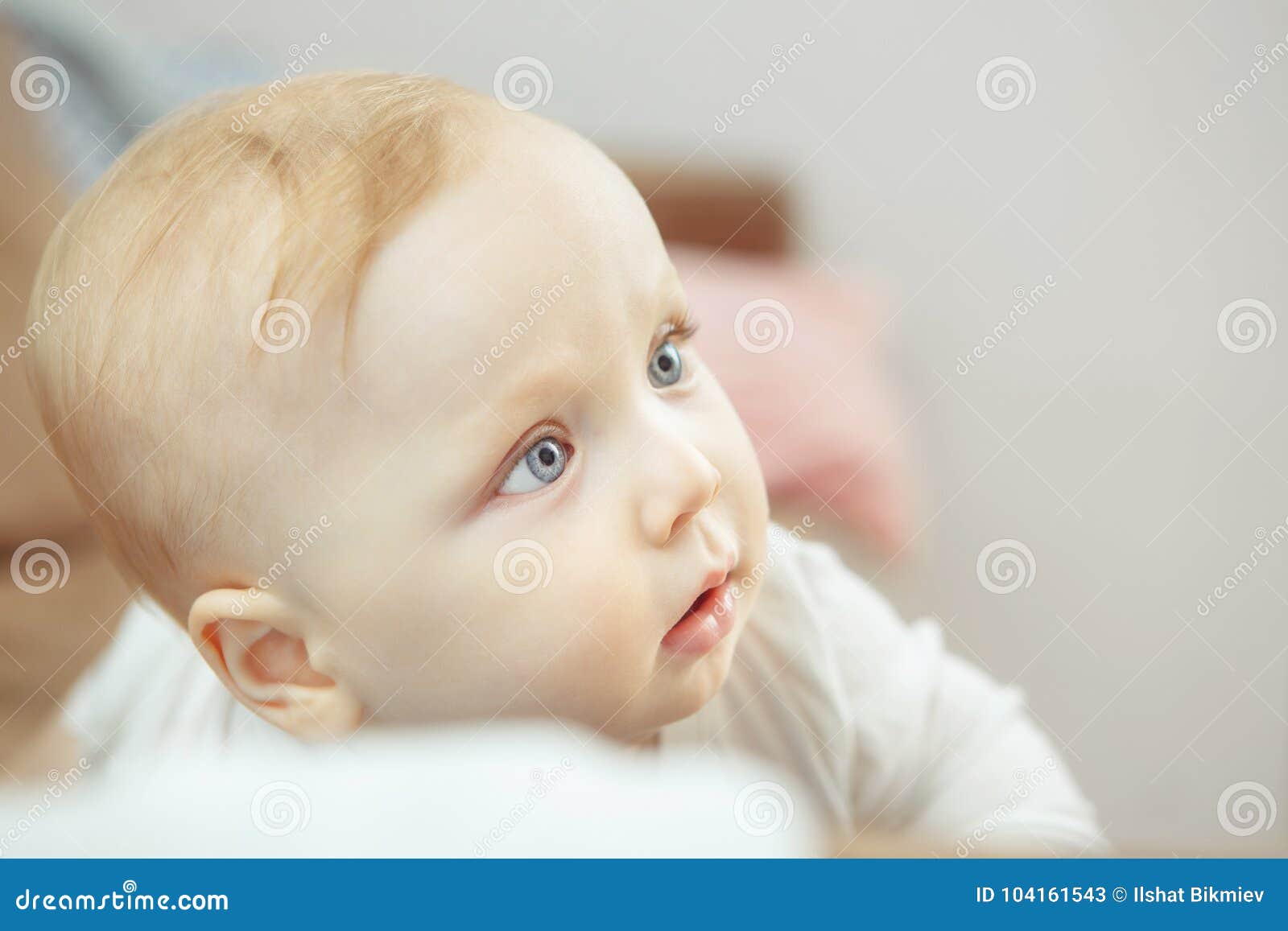 Petite Vue Innocente Curieuse De Profil D Enfant En Bas Age Bebe Blond Image Stock Image Du Jeune Caucasien Petite Vue Innocente Curieuse De Profil D Enfant En Bas Age Bebe Blond Image Stock Image Du Jeune Caucasien