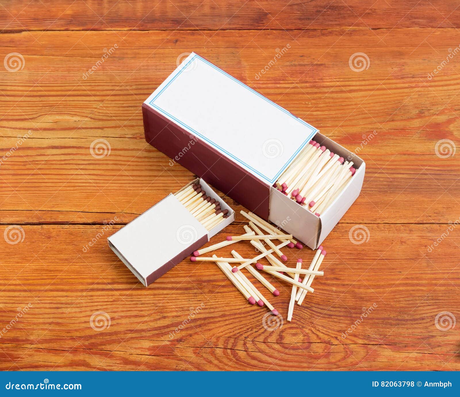 Petites Boîtes D'allumettes Une Grande Et Une De Matchs De Sécurité En Bois  Photo stock - Image du chauffer, wooden: 82063798