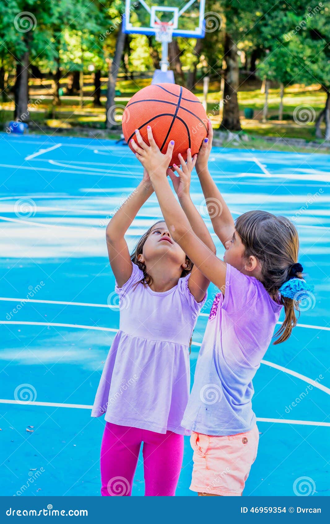 fille en basket