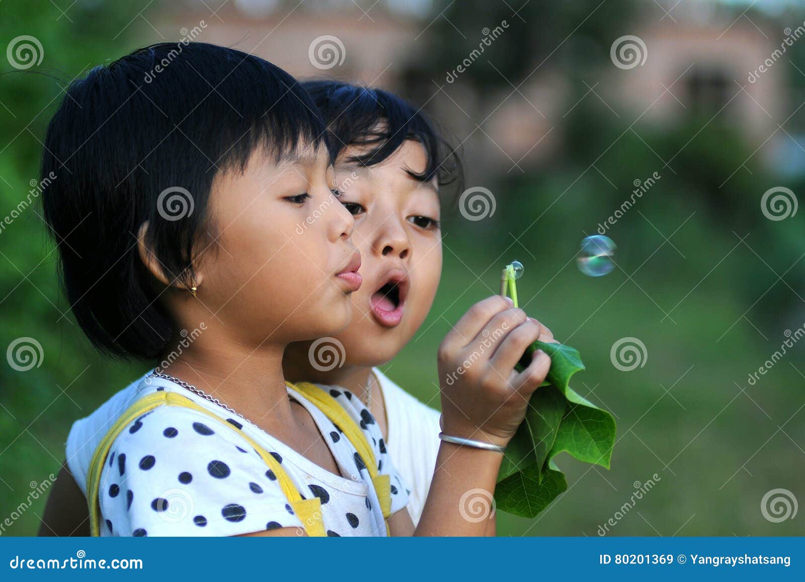 Bulle De Savon Enfant Imágenes y Fotos - 123RF