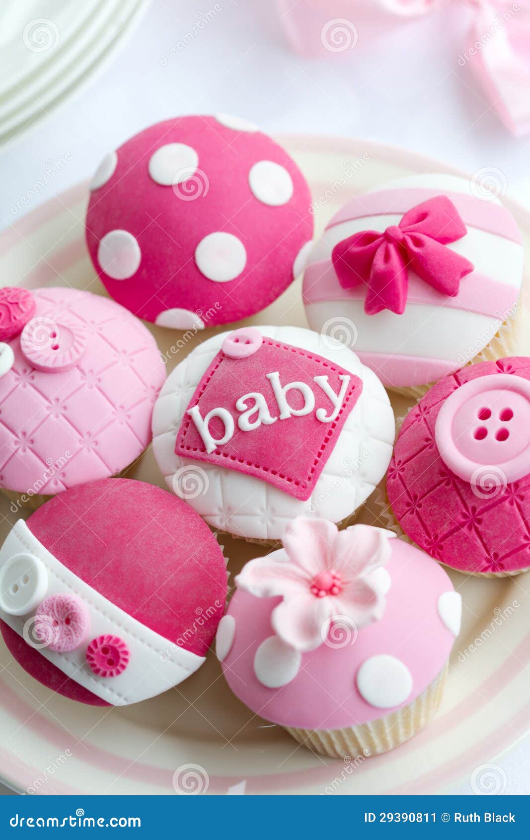 Petits Gateaux De Fete De Naissance Image Stock Image Du Gateau Maison