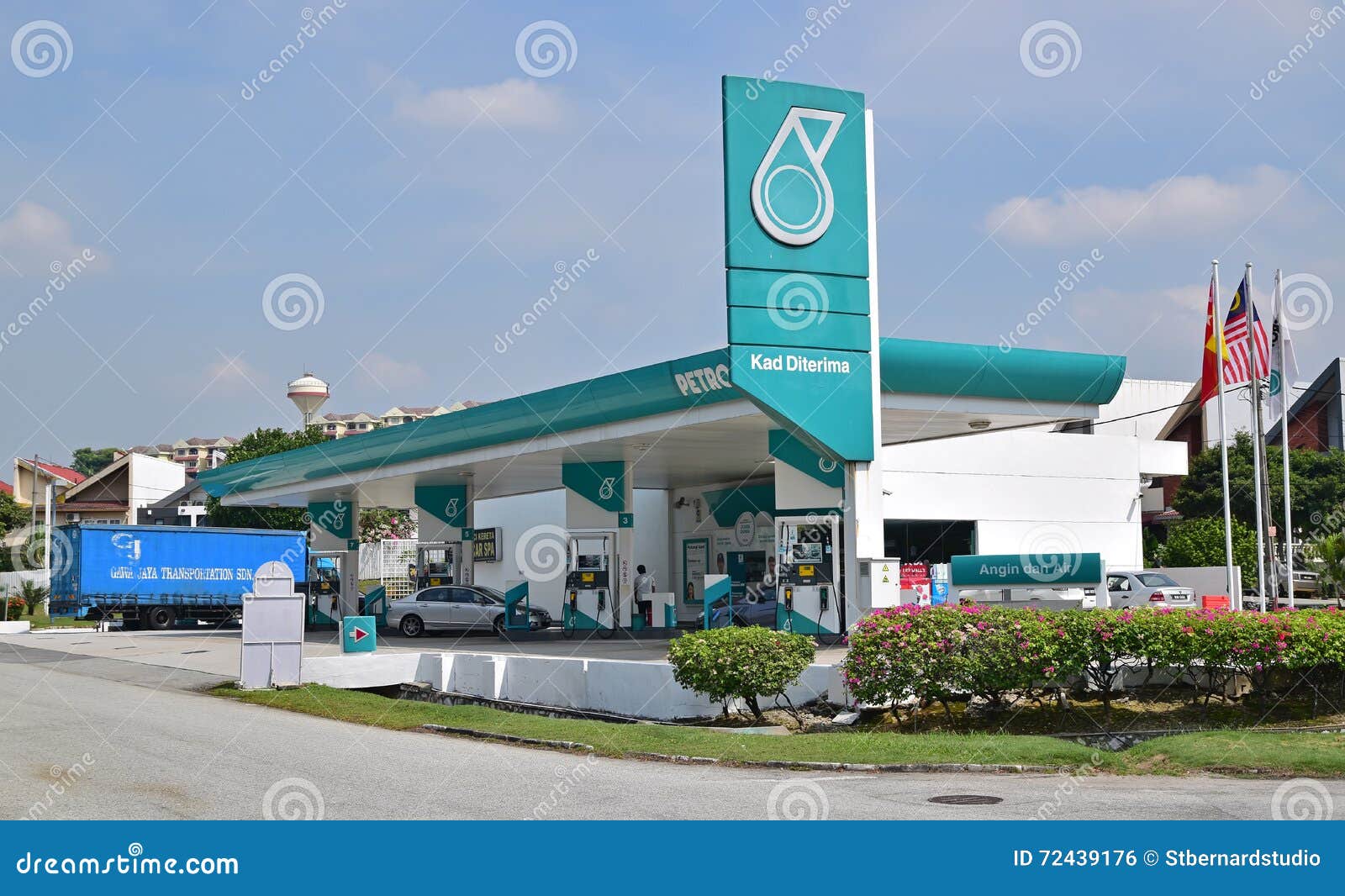 Petronas Gas Station Editorial Photo Image Of Petronas 72439176