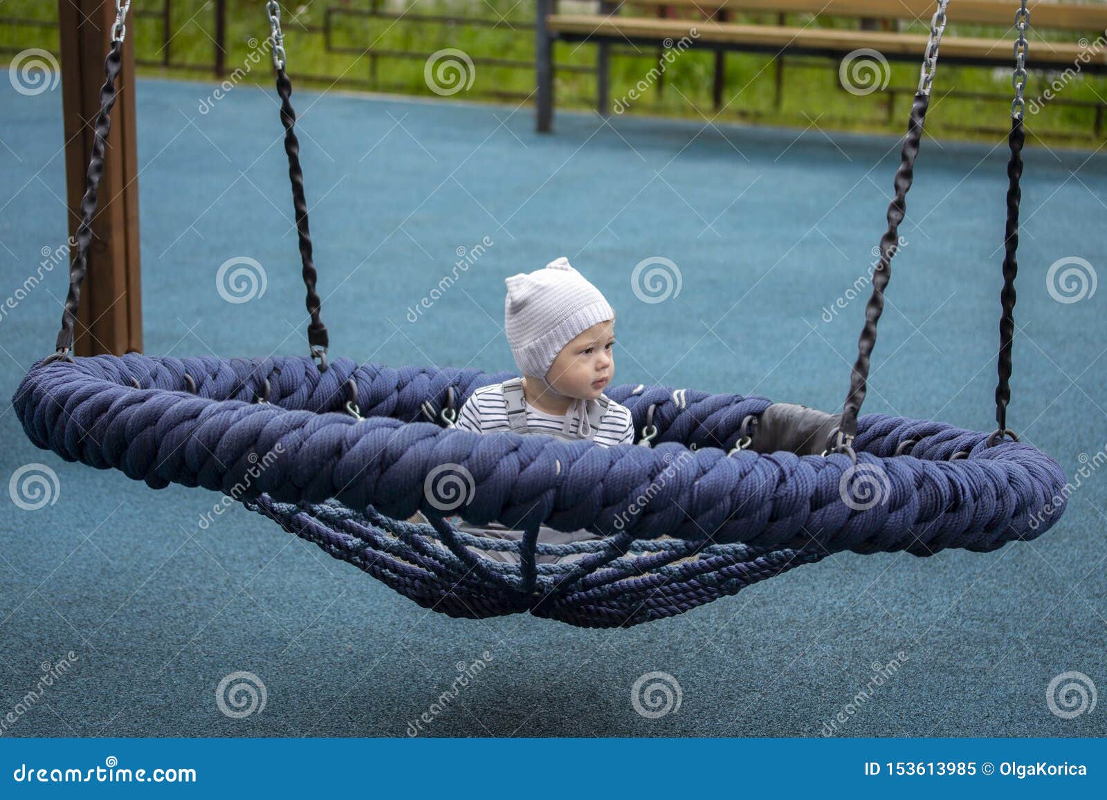 Peu Bebe Sur L Oscillation De Nid De Toile D Araignee Garcon De Bebe 1 An Balancant Sur Une Oscillation Image Stock Image Du Chapeau Cheri Peu Bebe Sur L Oscillation De Nid De Toile D Araignee Garcon De Bebe 1 An Balancant Sur Une Oscillation Image Stock Image Du Chapeau Cheri