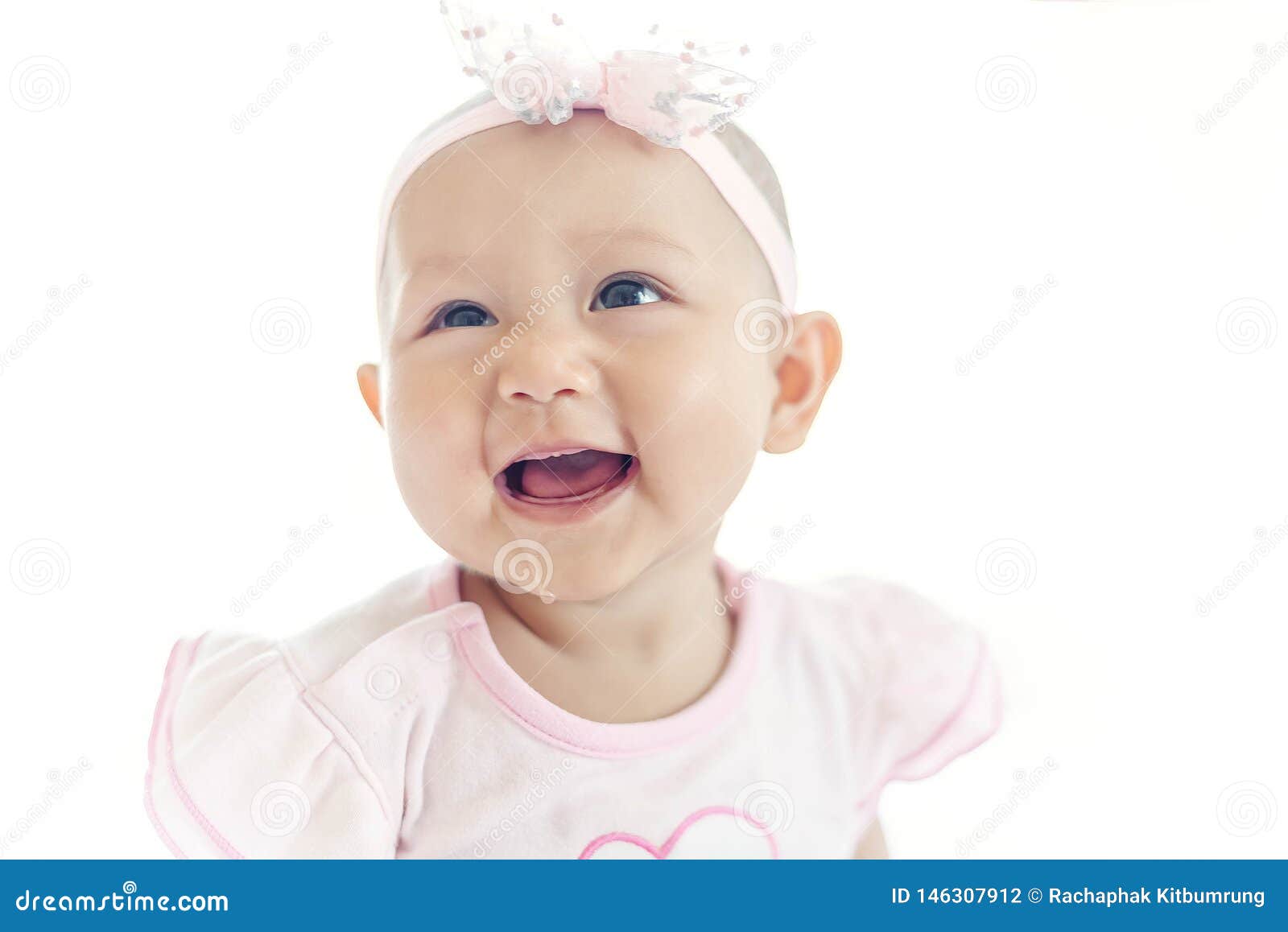 Little Baby Asian Girl 7 Months With Pink Dress Looking At Her Mother On White Bed Photo Stock Image Du Propre Bati Little Baby Asian Girl 7 Months With Pink Dress Looking At Her Mother On White Bed Photo Stock Image Du Propre Bati