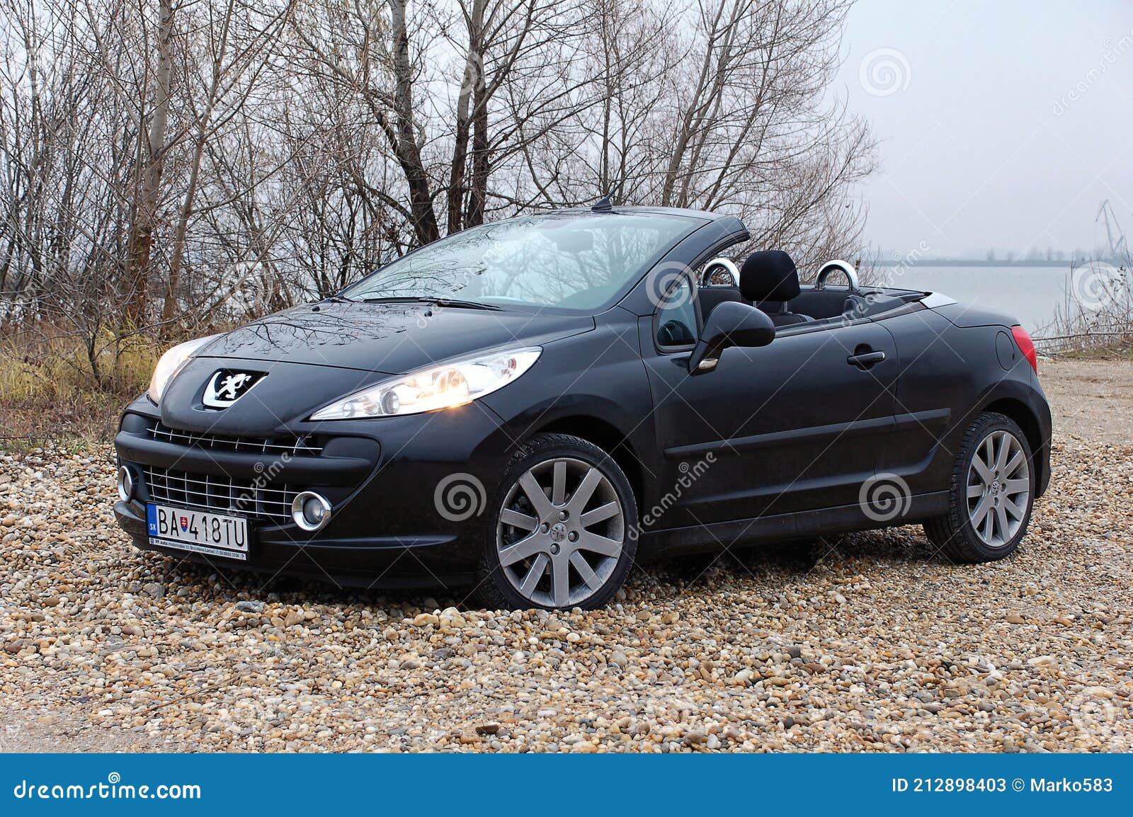 Peugeot 207 CC editorial stock photo. Image of coupé - 212898403