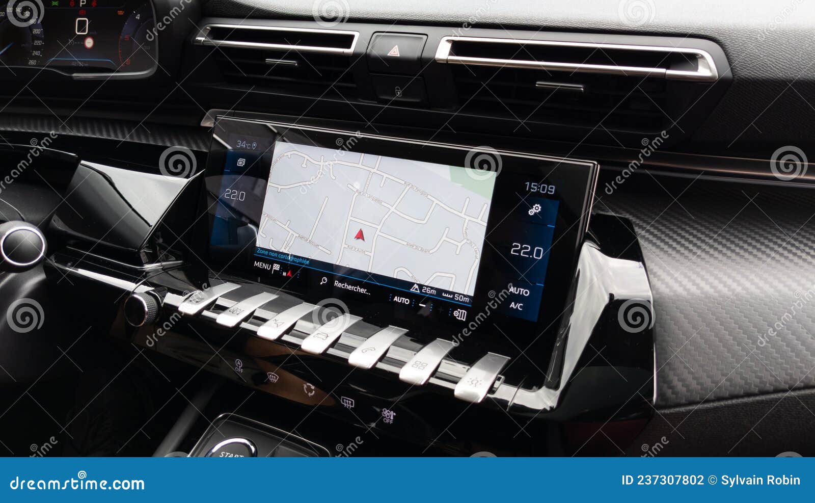 Peugeot 508 Tablet-GPS-Bildschirm Dashboard Tacho-Tachometer Französisch  Auto Redaktionelles Stockfotografie - Bild von tasten, schauzeichen:  237307802