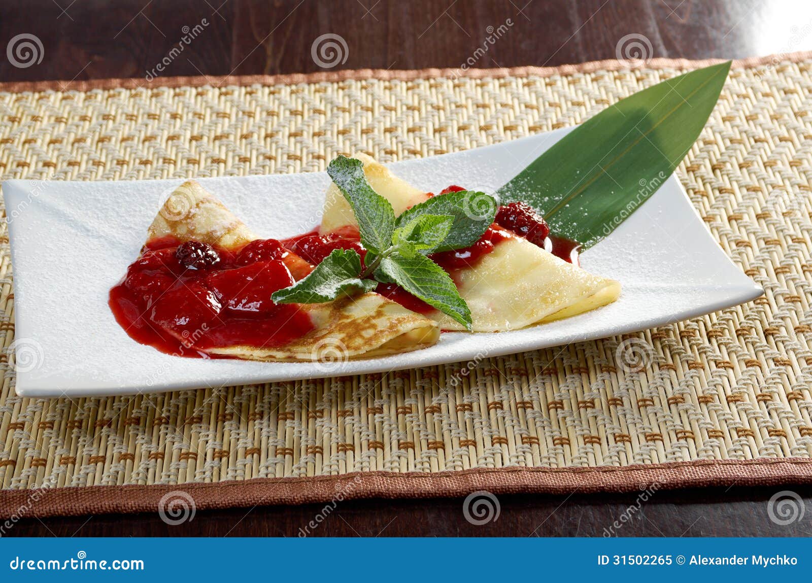 Pfannkuchen Mit Erdbeermarmelade Stockbild - Bild von sirup, kalorien ...