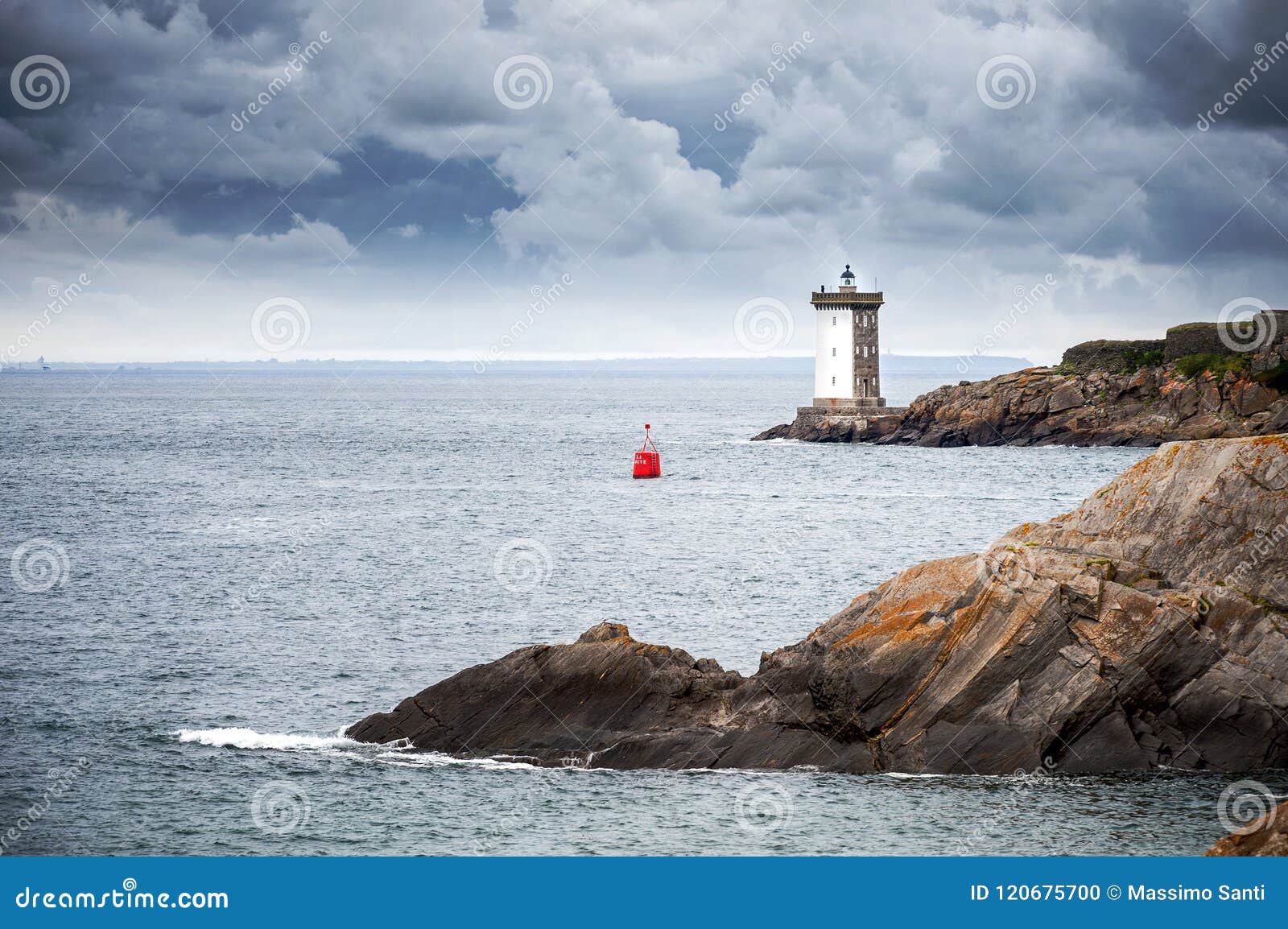 phare de kermorvan. kermorvan lighthouse pointe de kermorvan, le conquet, britanny, france.