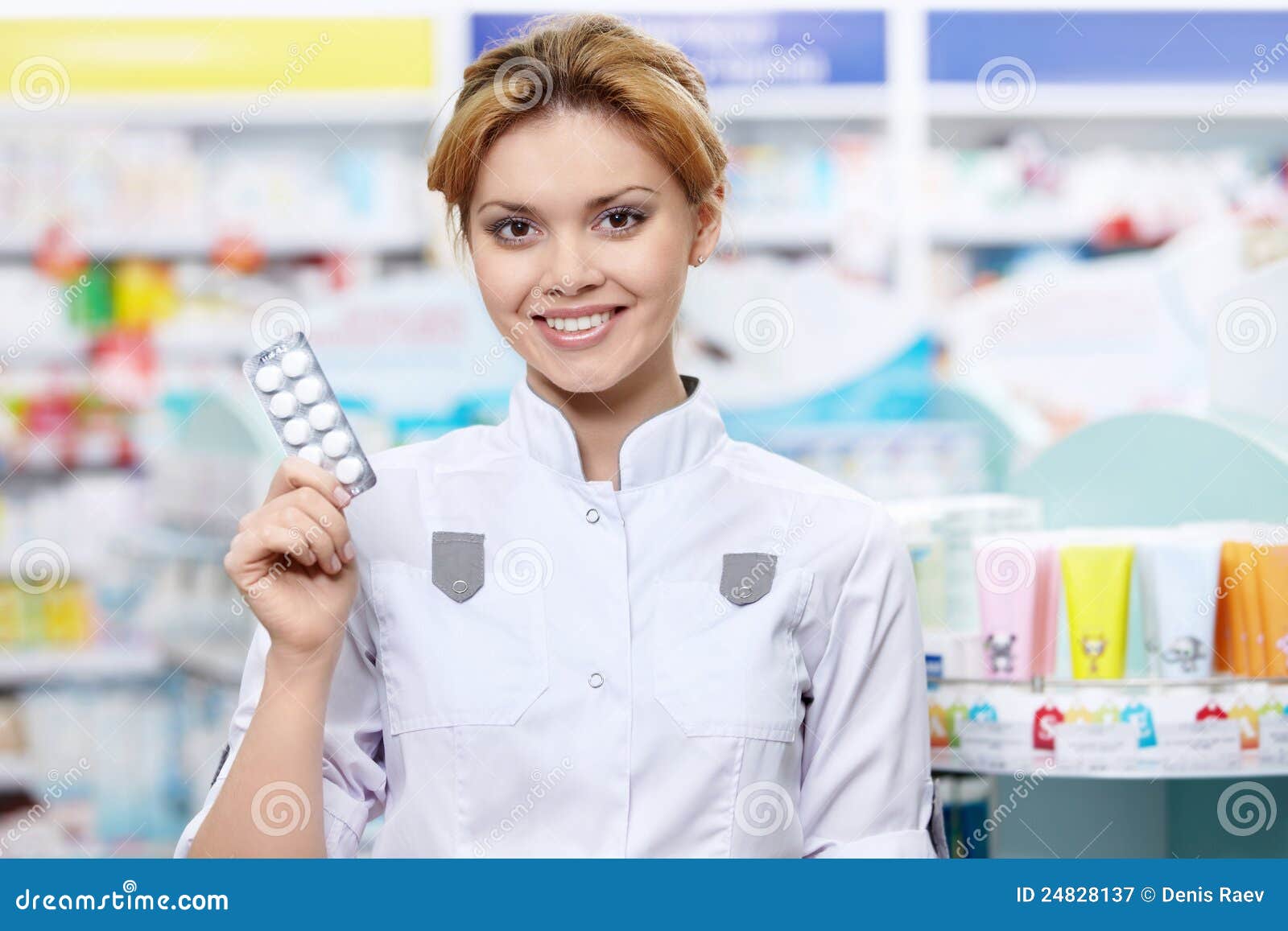 pharmacist with tablets