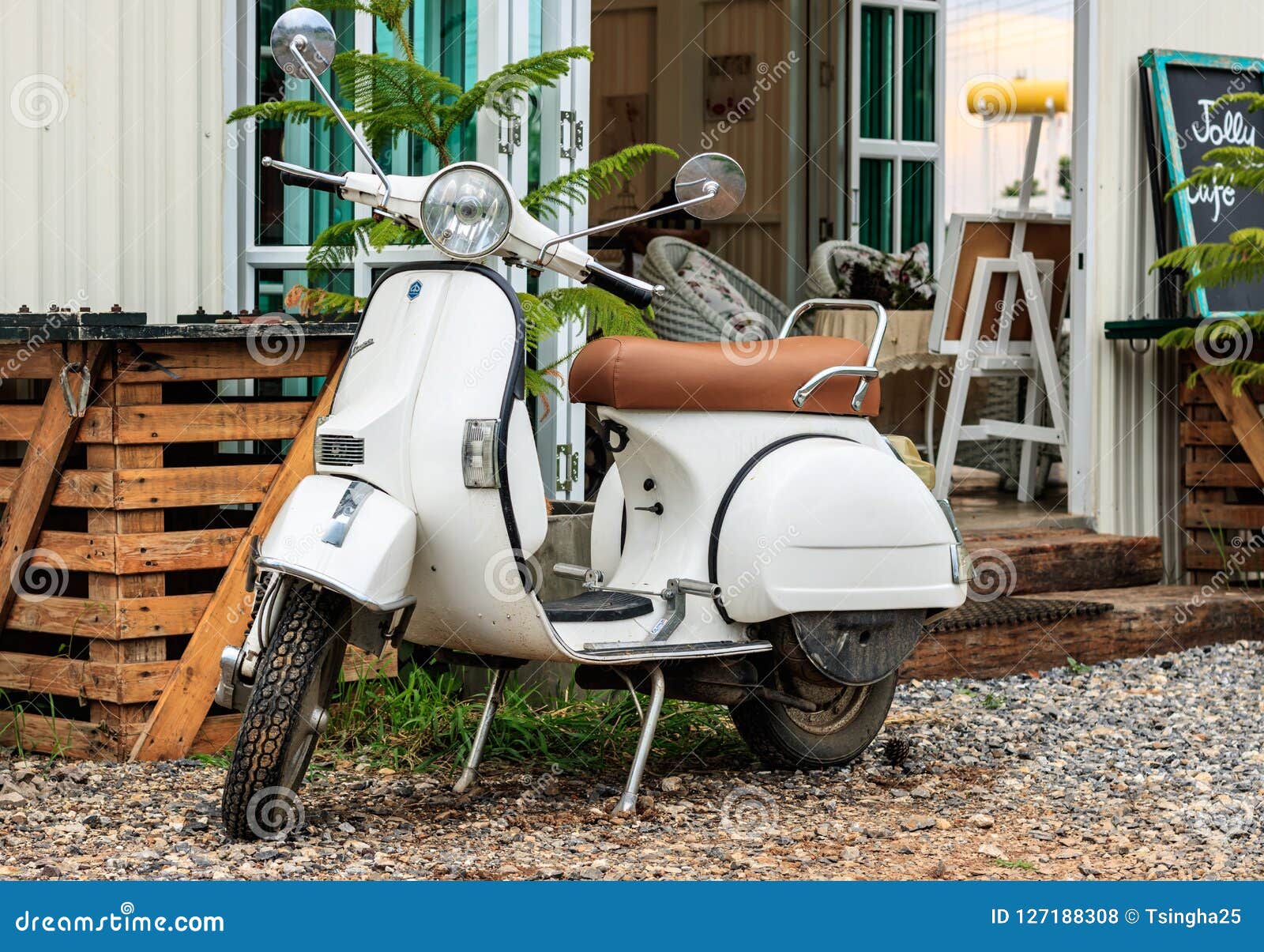 Medicin sigte solsikke Classic White Vespa Scooter Parked Outside a Restaurant. Editorial Stock  Photo - Image of pebbles, design: 127188308