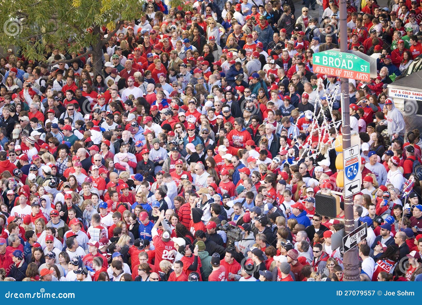 Philadelphia Phillies fans editorial photography. Image of north 27079557