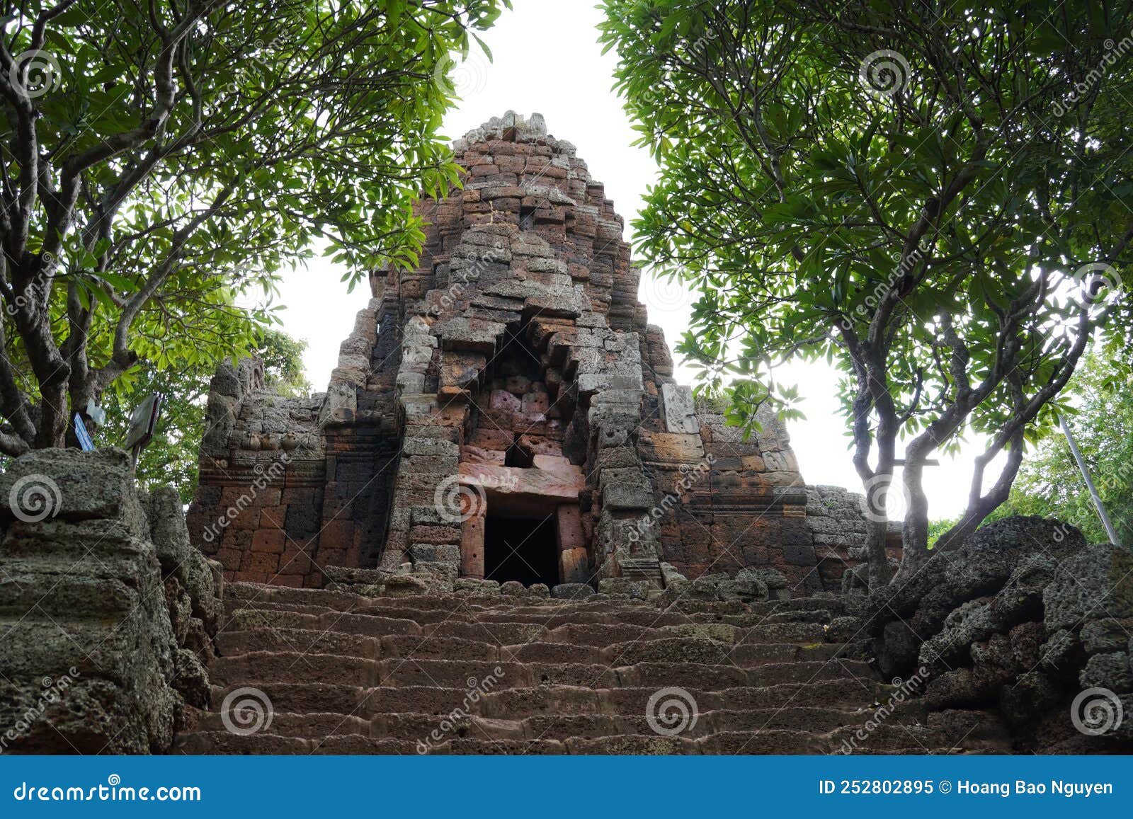 phnom banan temples in battambang